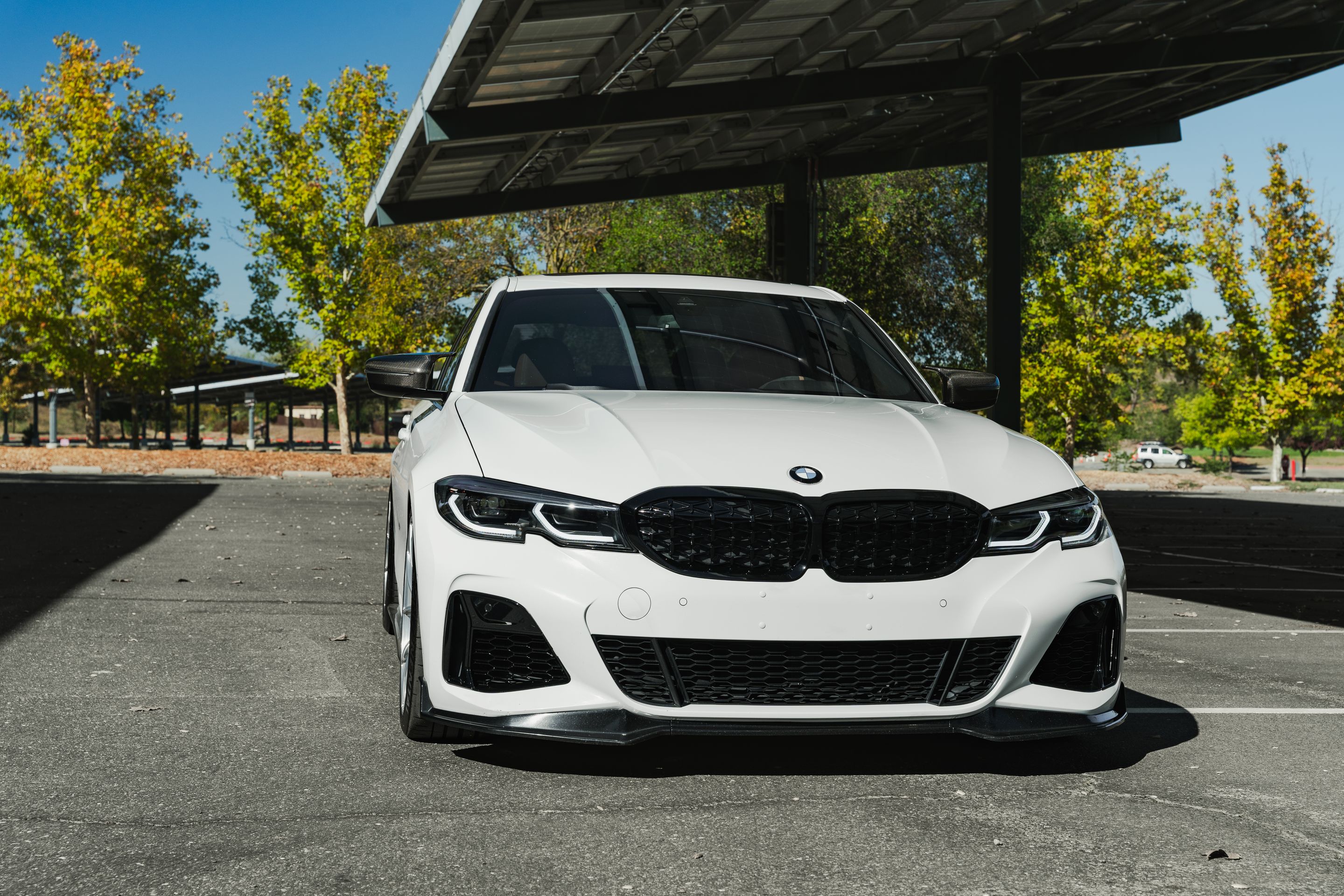 White BMW G20 Sedan 3 Series with 19" VS-5RS Apex wheels in Brushed Clear