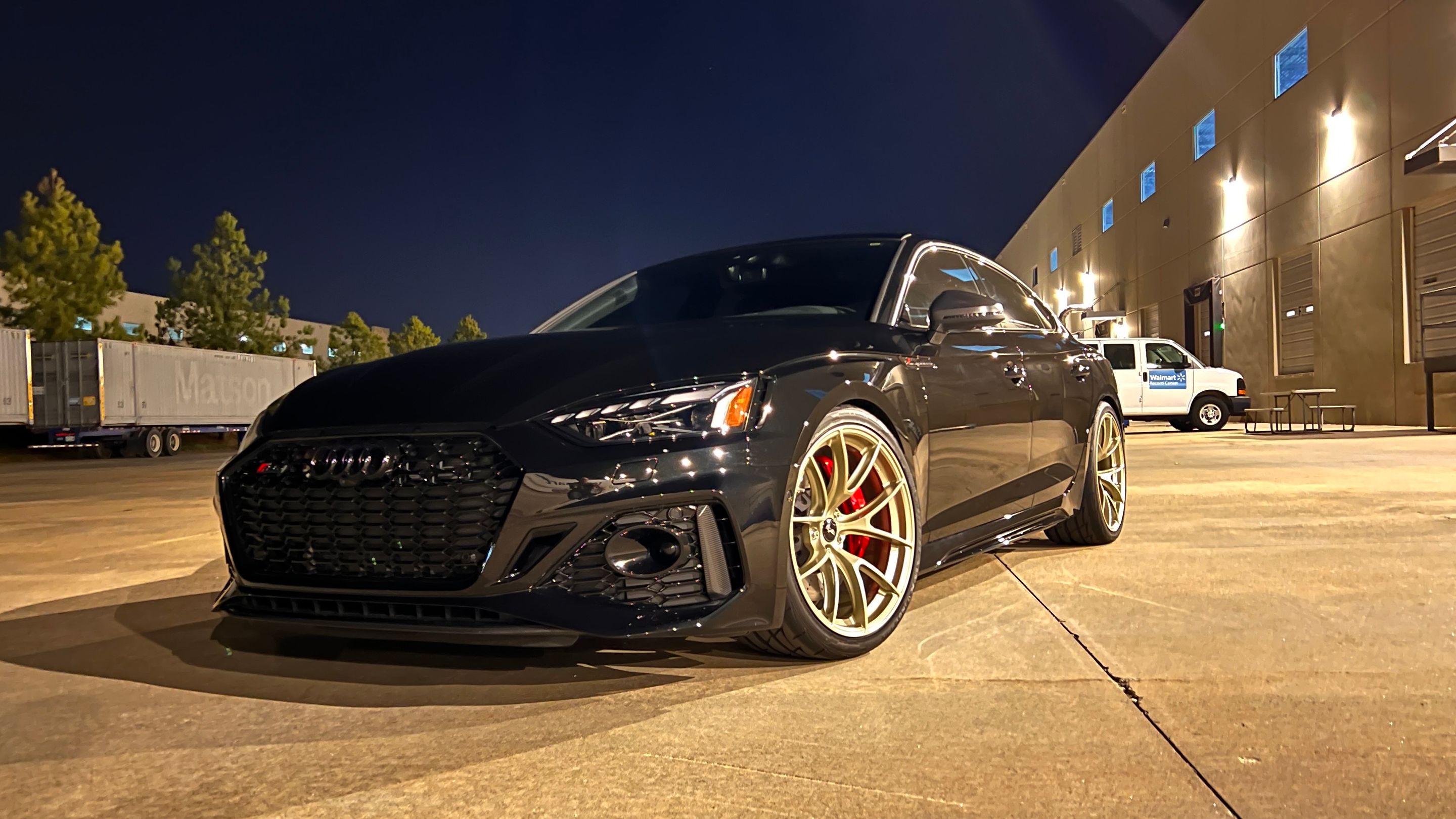 Black Audi B9 RS 5 Sportback with 20" VS-5RS Apex wheels in Motorsport Gold