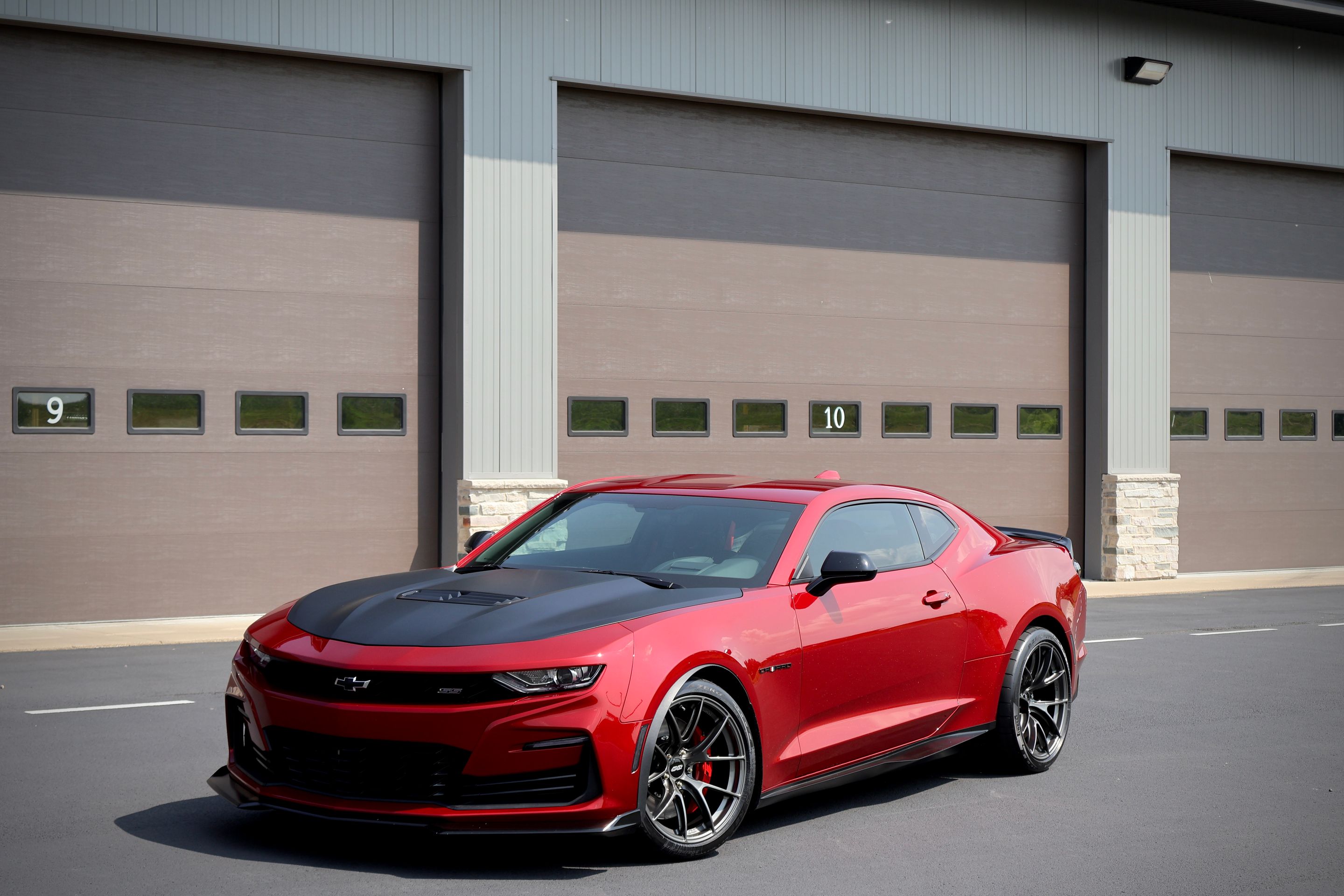 Red Chevrolet 6th Gen Camaro SS 1LE with 19" VS-5RS Apex wheels in Anthracite