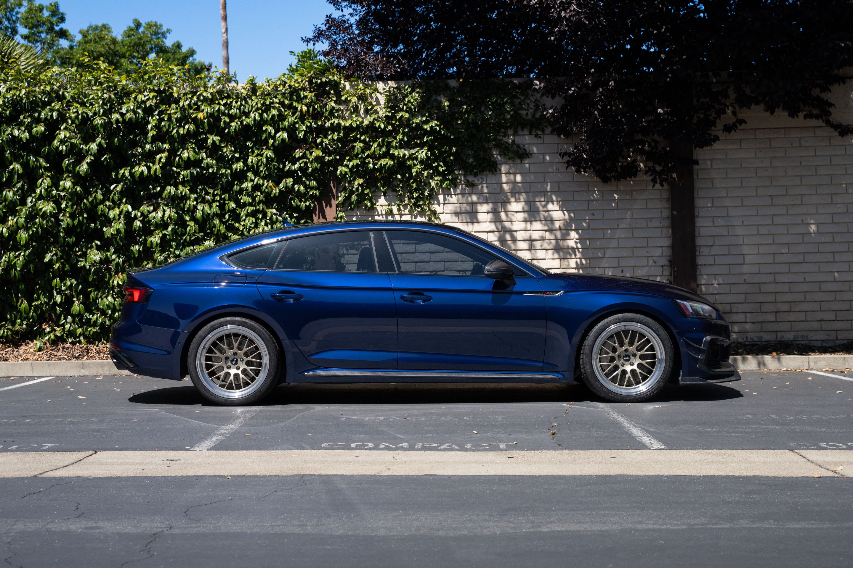 Blue Audi B9 RS 5 Sportback with 19" ML-10RT Apex wheels in Machined Lip Gloss Motorsport Gold