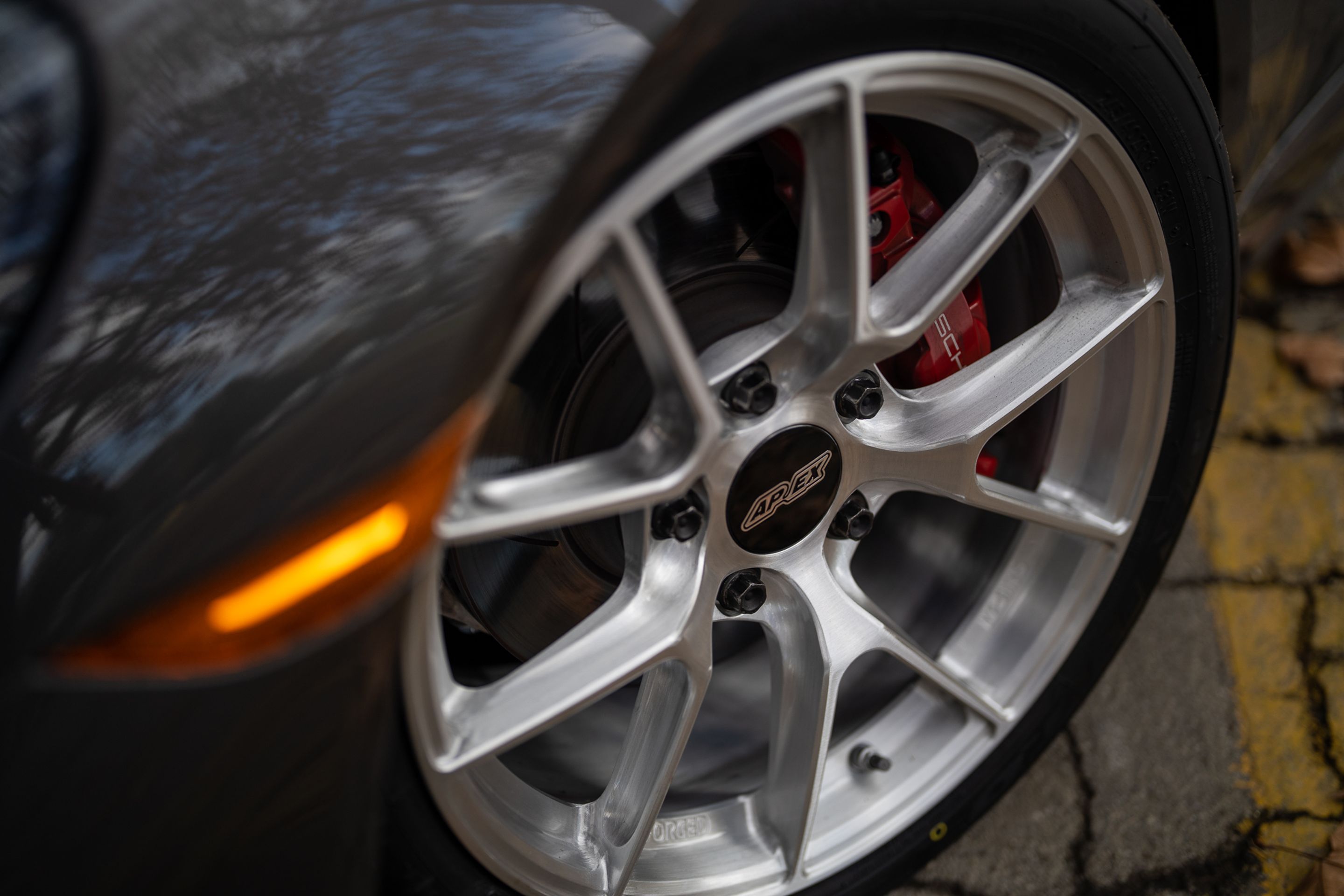 Grey Porsche 718 Cayman S with 18" VS-5RS Apex wheels in Brushed Clear