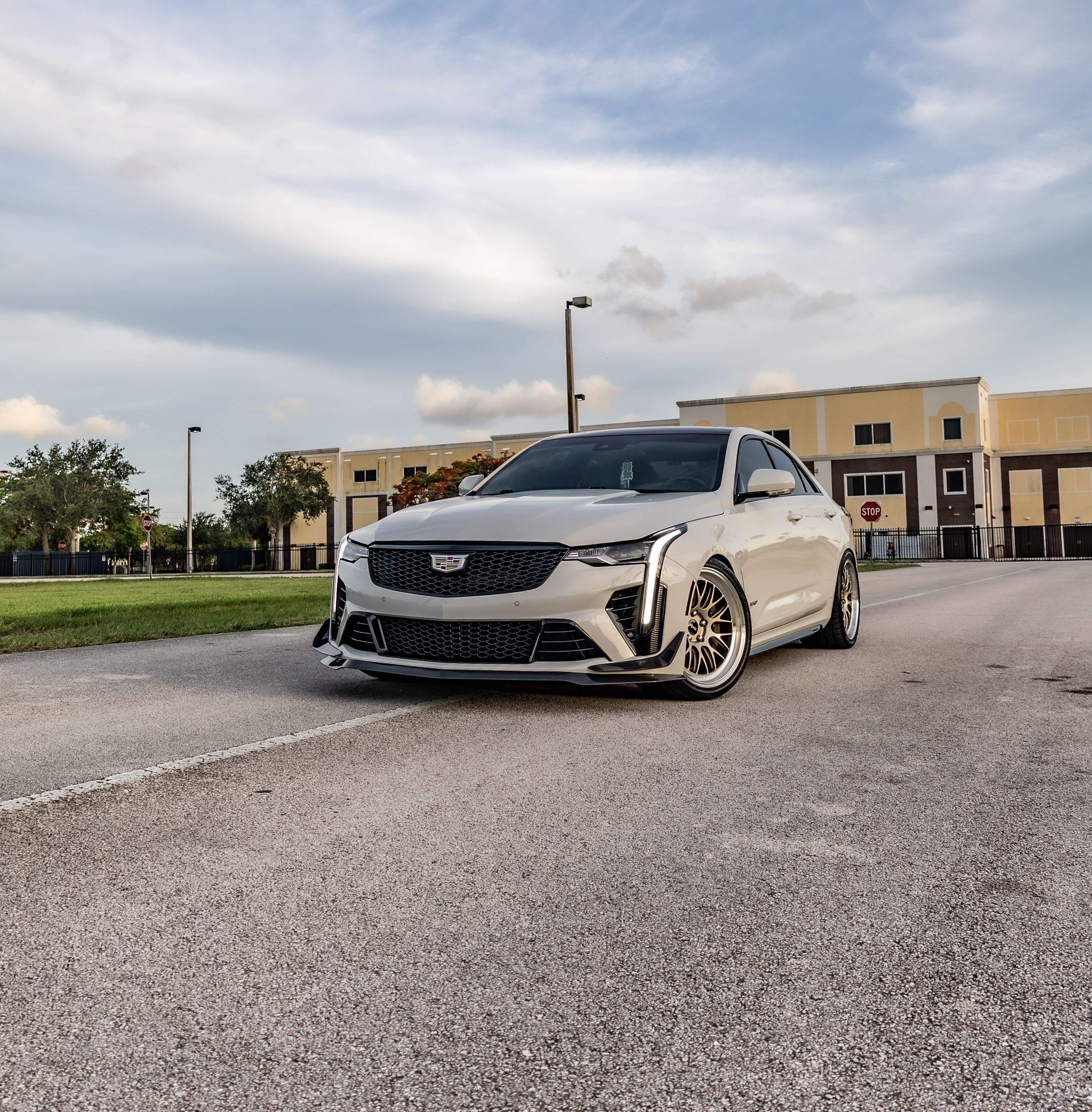 Grey Cadillac CT4-V Blackwing - ML-10RT in Machined Lip Gloss Motorsport Gold