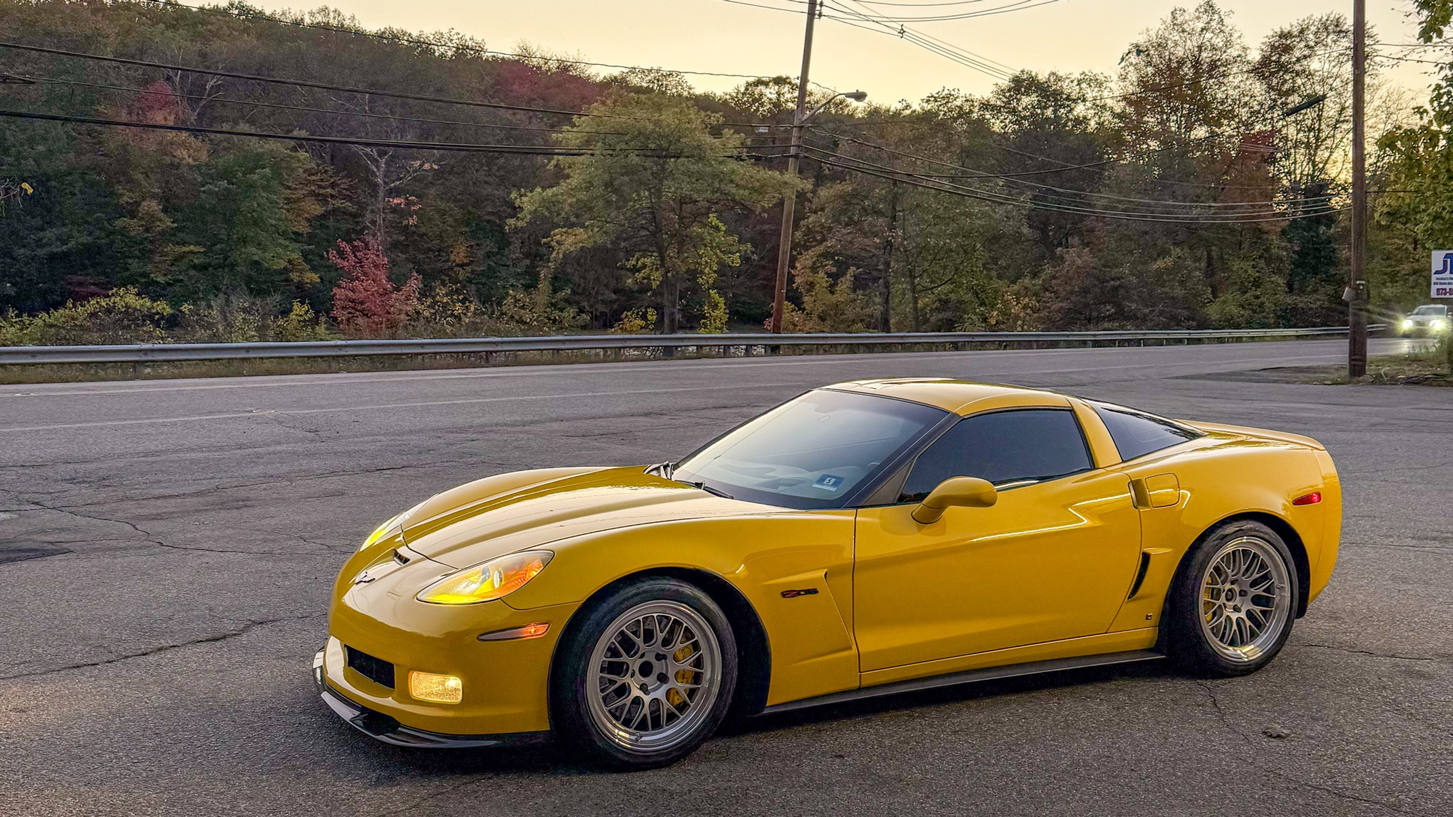 Yellow Chevrolet C6 Corvette Z06 with 18"/19" ML-10RT Apex wheels in Machined Lip Race Silver