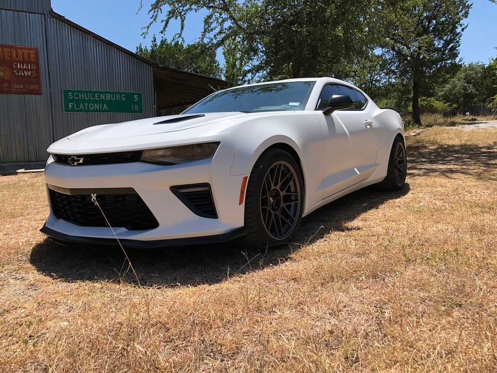White Chevrolet 6th Gen Camaro SS with 19" ARC-8 Apex wheels in Anthracite