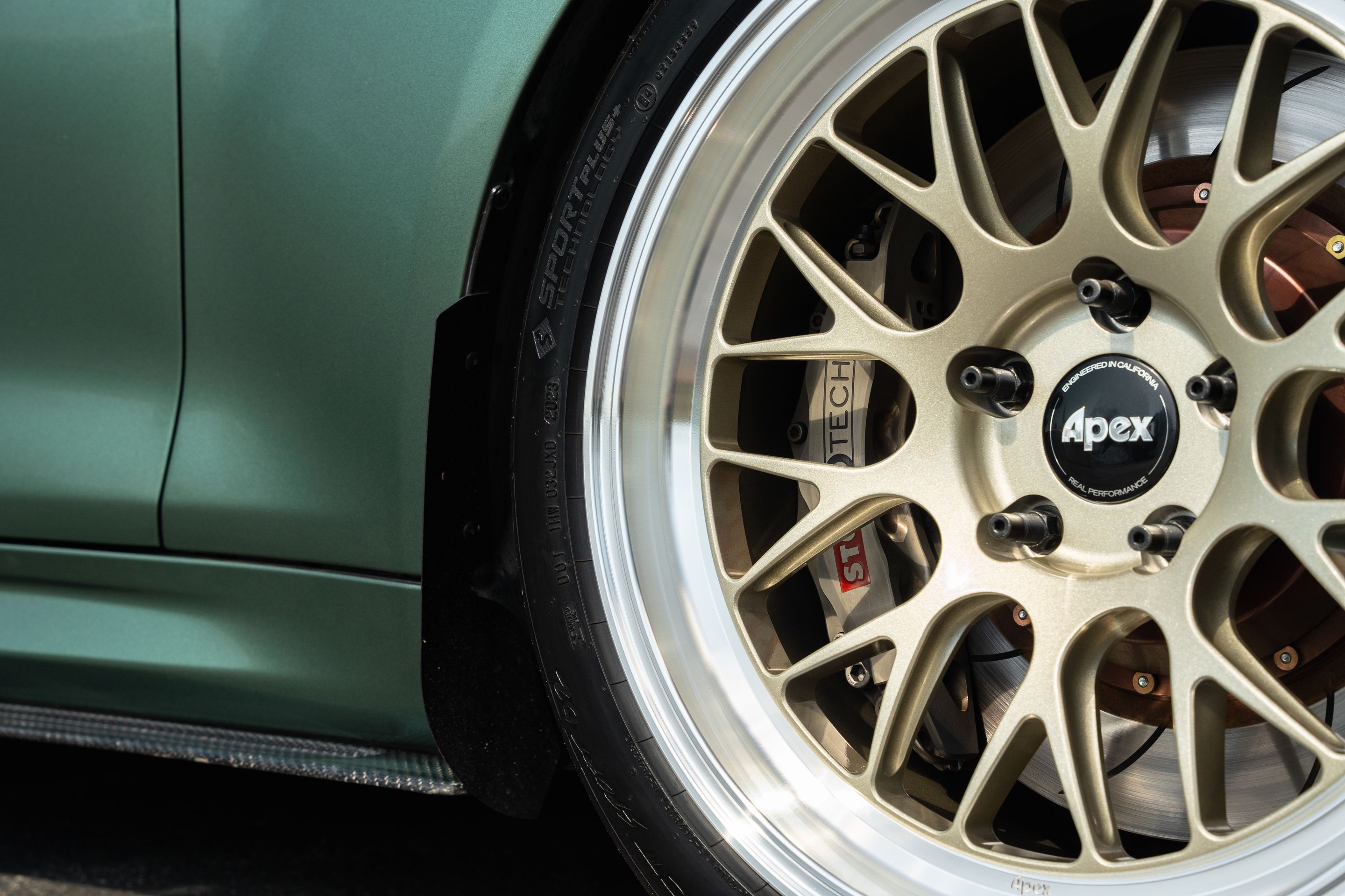 Green BMW F87 M2 with 18" ML-10RT Apex wheels in Machined Lip Gloss Motorsport Gold