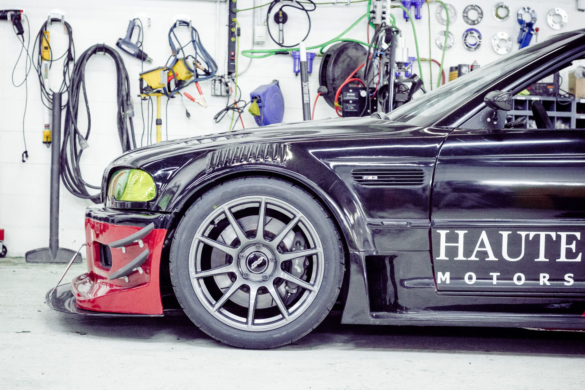 Multicolor BMW E46 M3 with 18" SM-10 Apex wheels in Anthracite