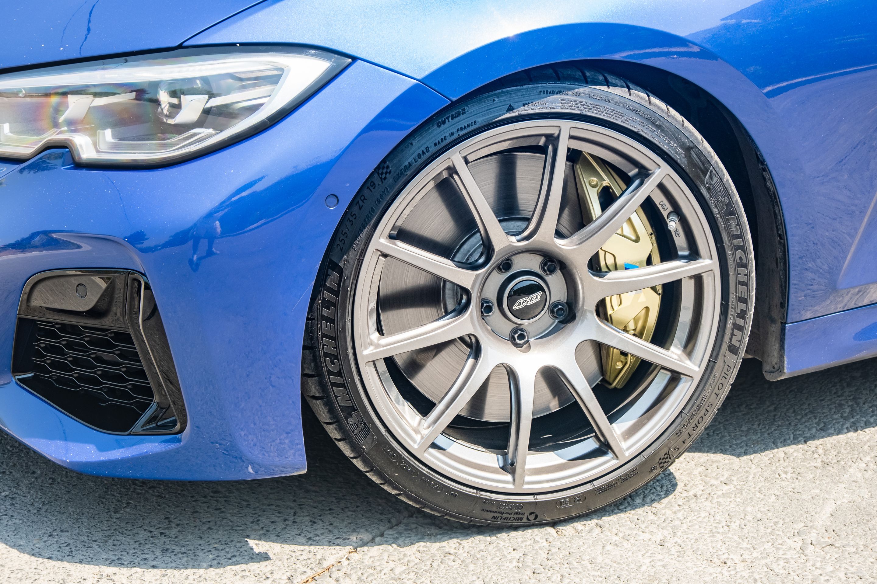Blue BMW G20 Sedan 3 Series with 19" SM-10 Apex wheels in Anthracite