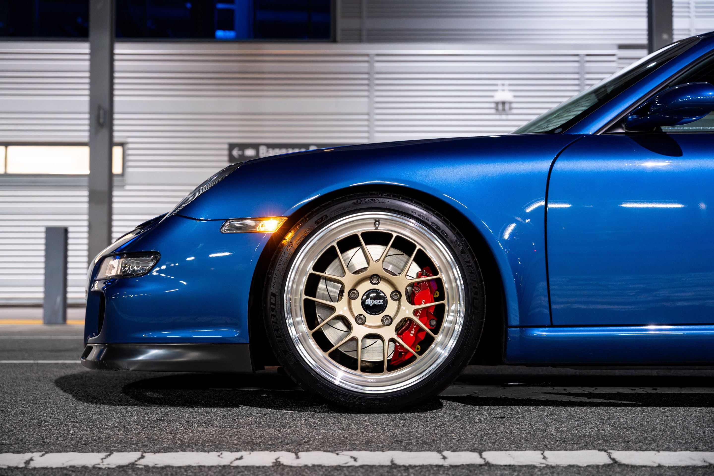 Blue Porsche 911 997 GT3 with 19" TEST-M Apex wheels in Machined Lip Gloss Motorsport Gold