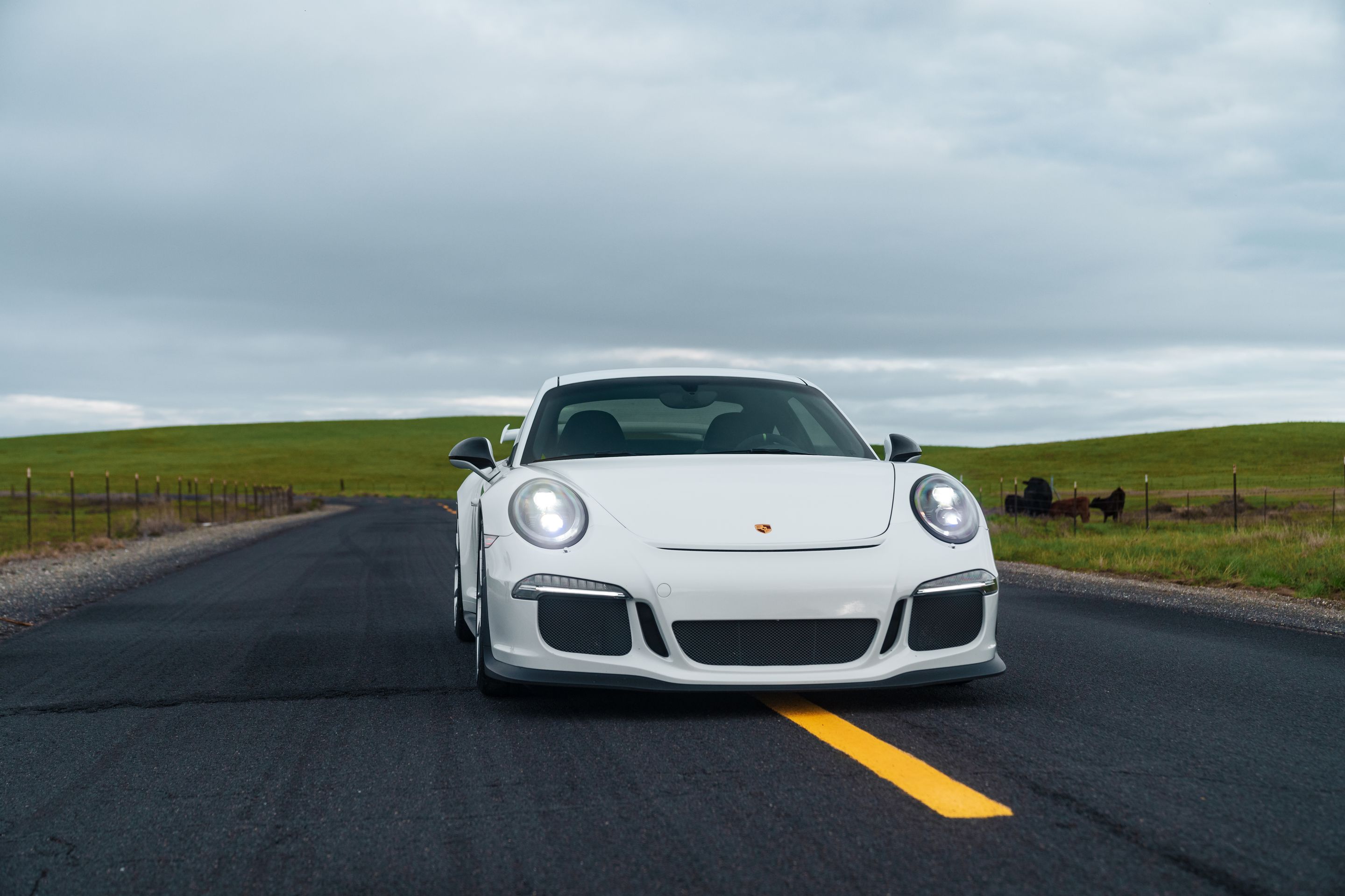 White Porsche 911 991.1 GT3 with 20" VS-5RS Apex wheels in Brushed Clear