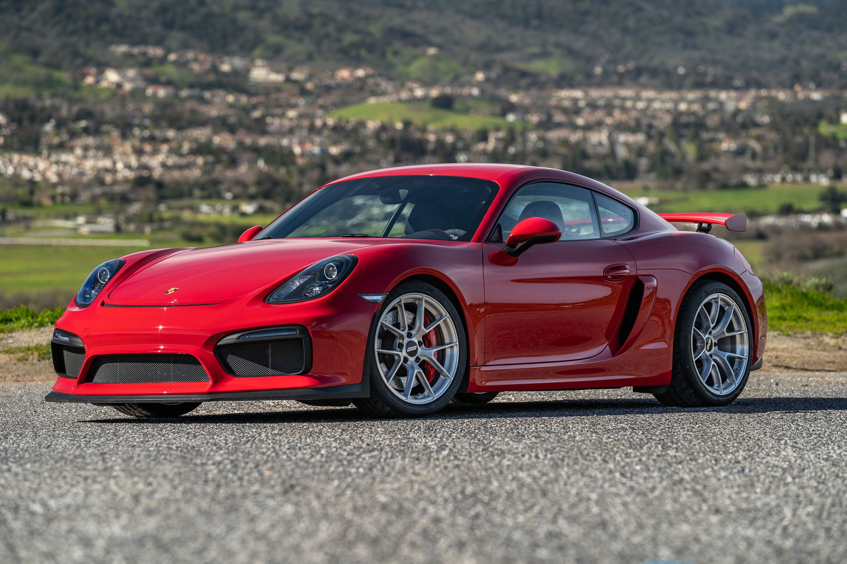 Red Porsche 981 Cayman GT4 with 19" VS-5RS Apex wheels in Brushed Clear