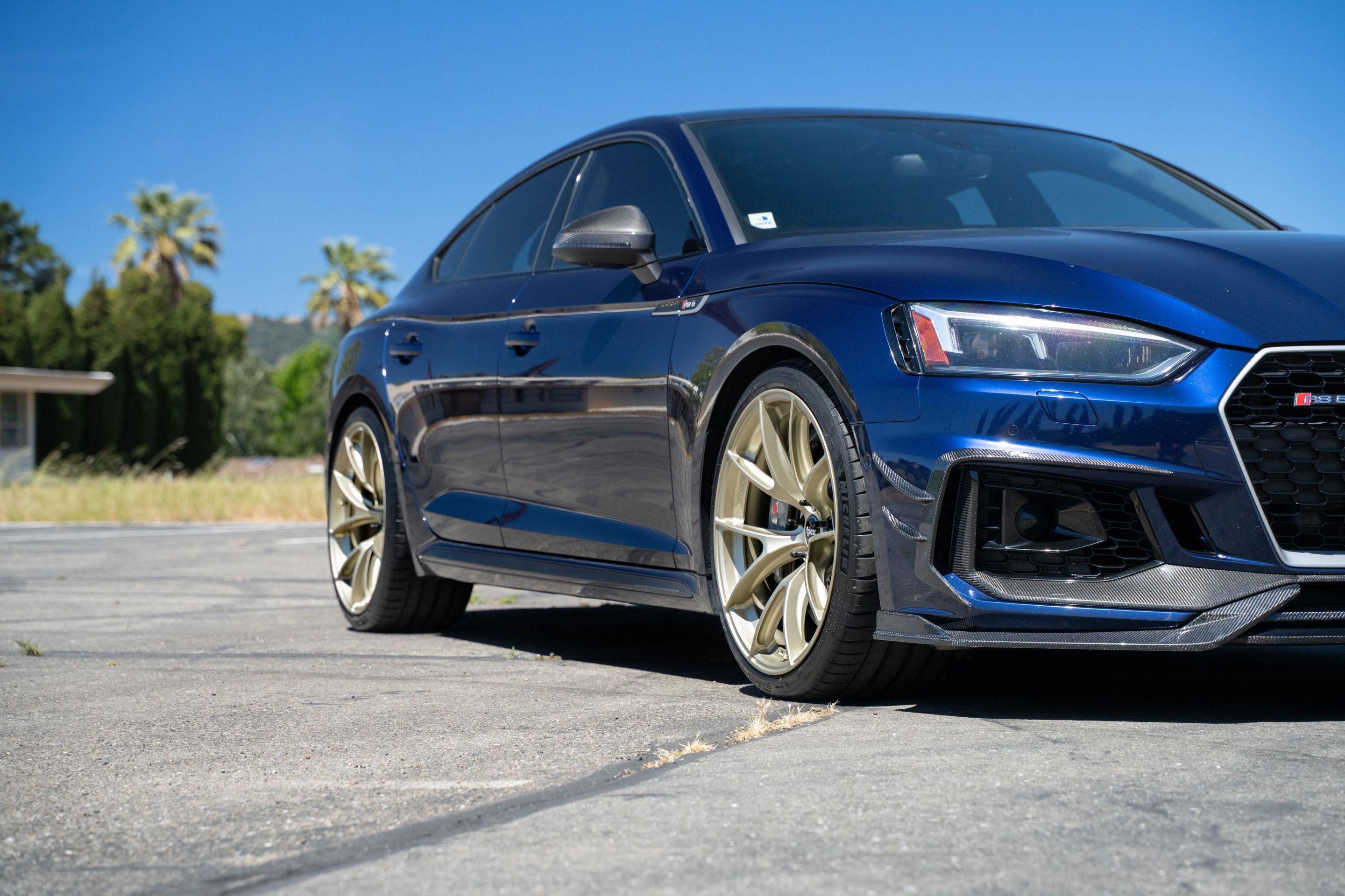 Blue Audi B9 RS 5 Sportback with 20" VS-5RS Apex wheels in Motorsport Gold