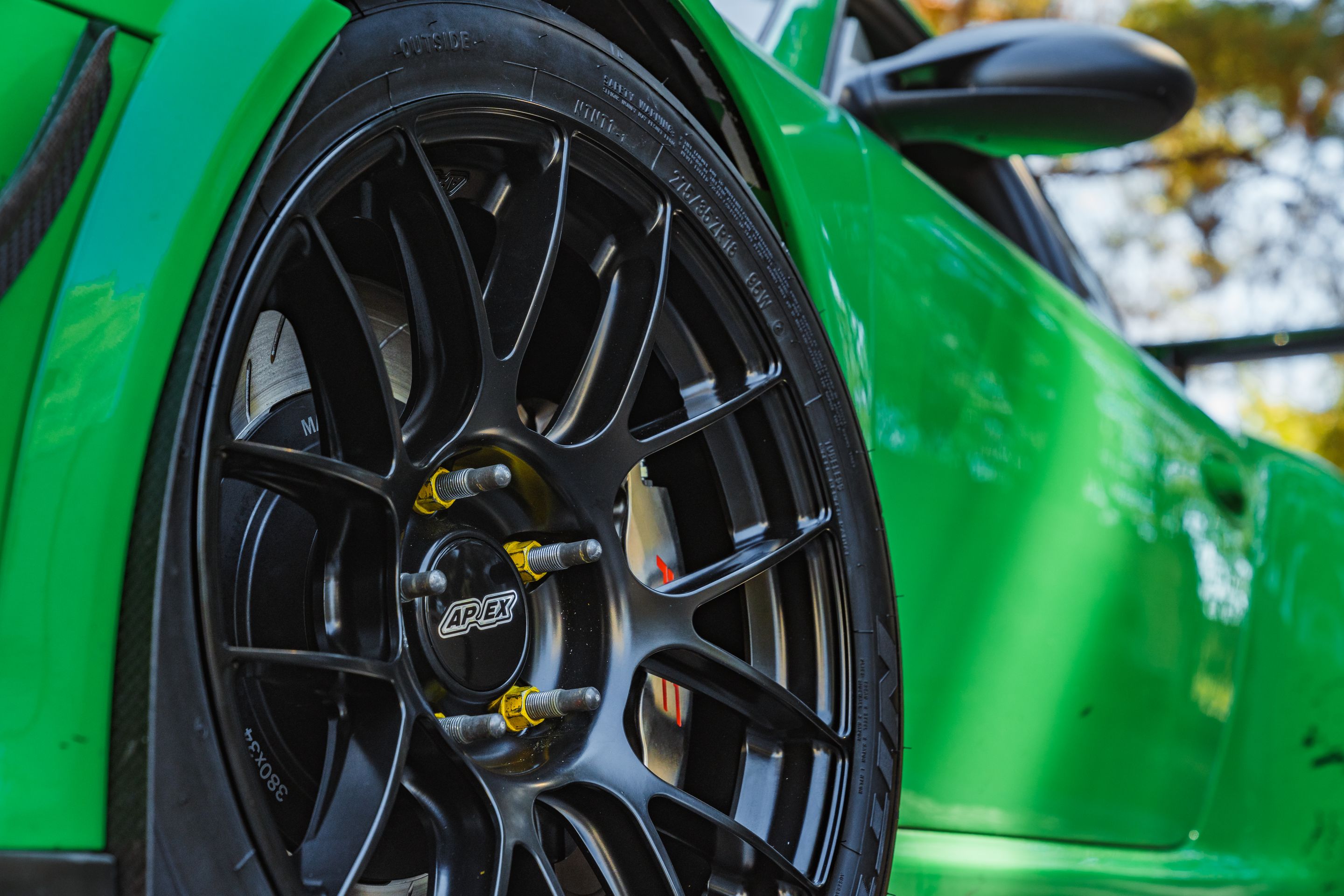 Green Porsche 911 997 GT3 RS with 18" EC-7RS Apex wheels in Satin Black