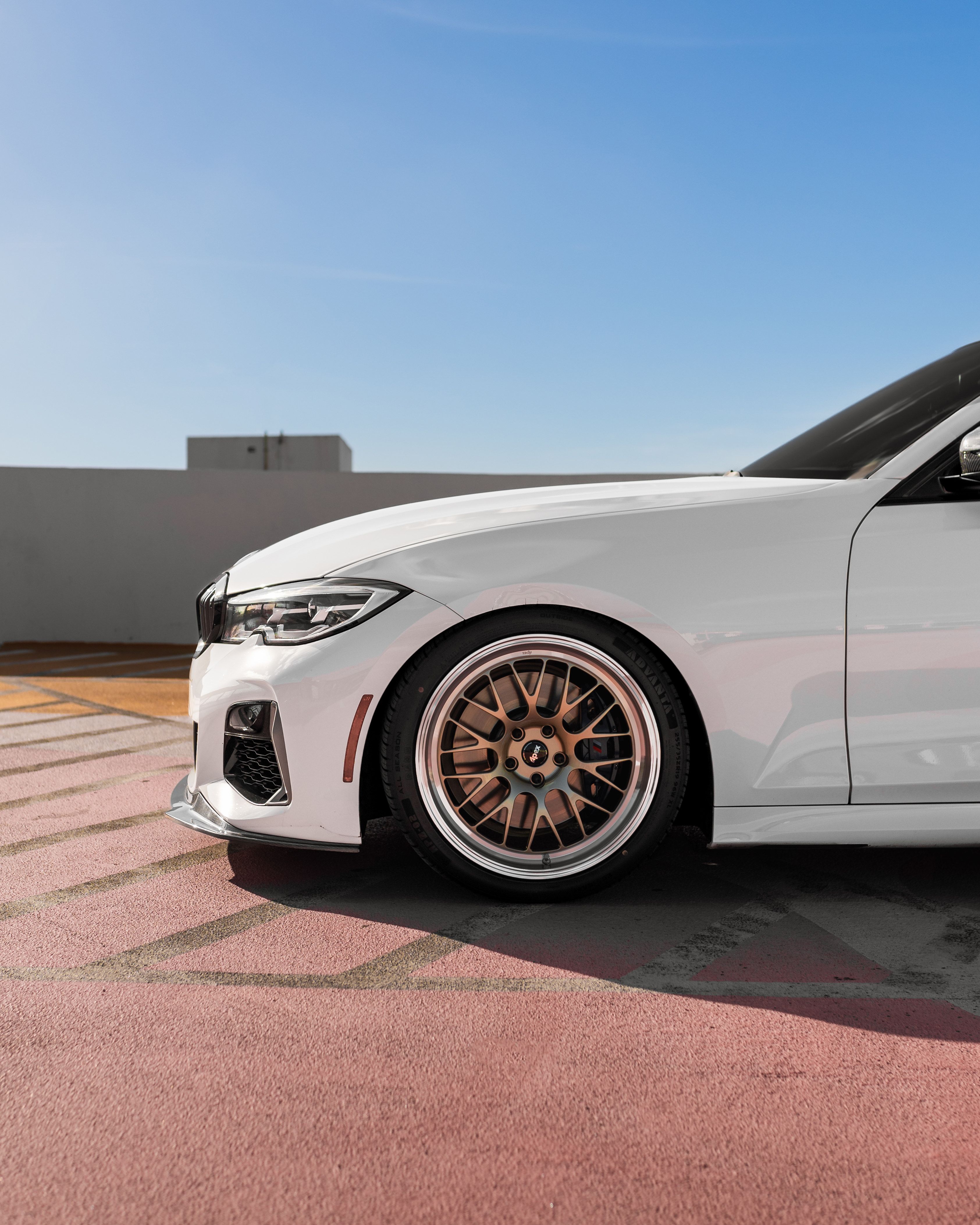 White BMW G20 Sedan 3 Series with 19" ML-10RT Apex wheels in Machined Lip Gloss Motorsport Gold