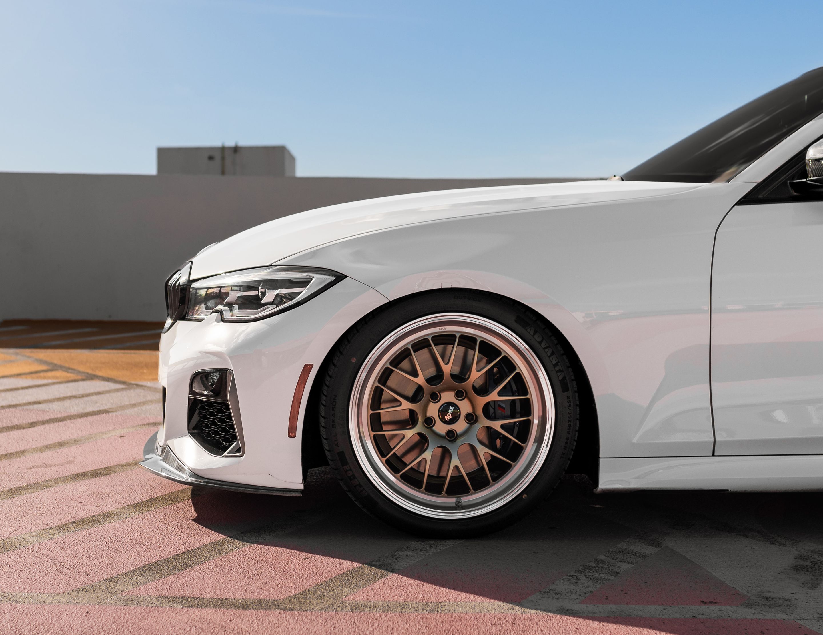 White BMW G20 Sedan 3 Series with 19" ML-10RT Apex wheels in Machined Lip Gloss Motorsport Gold
