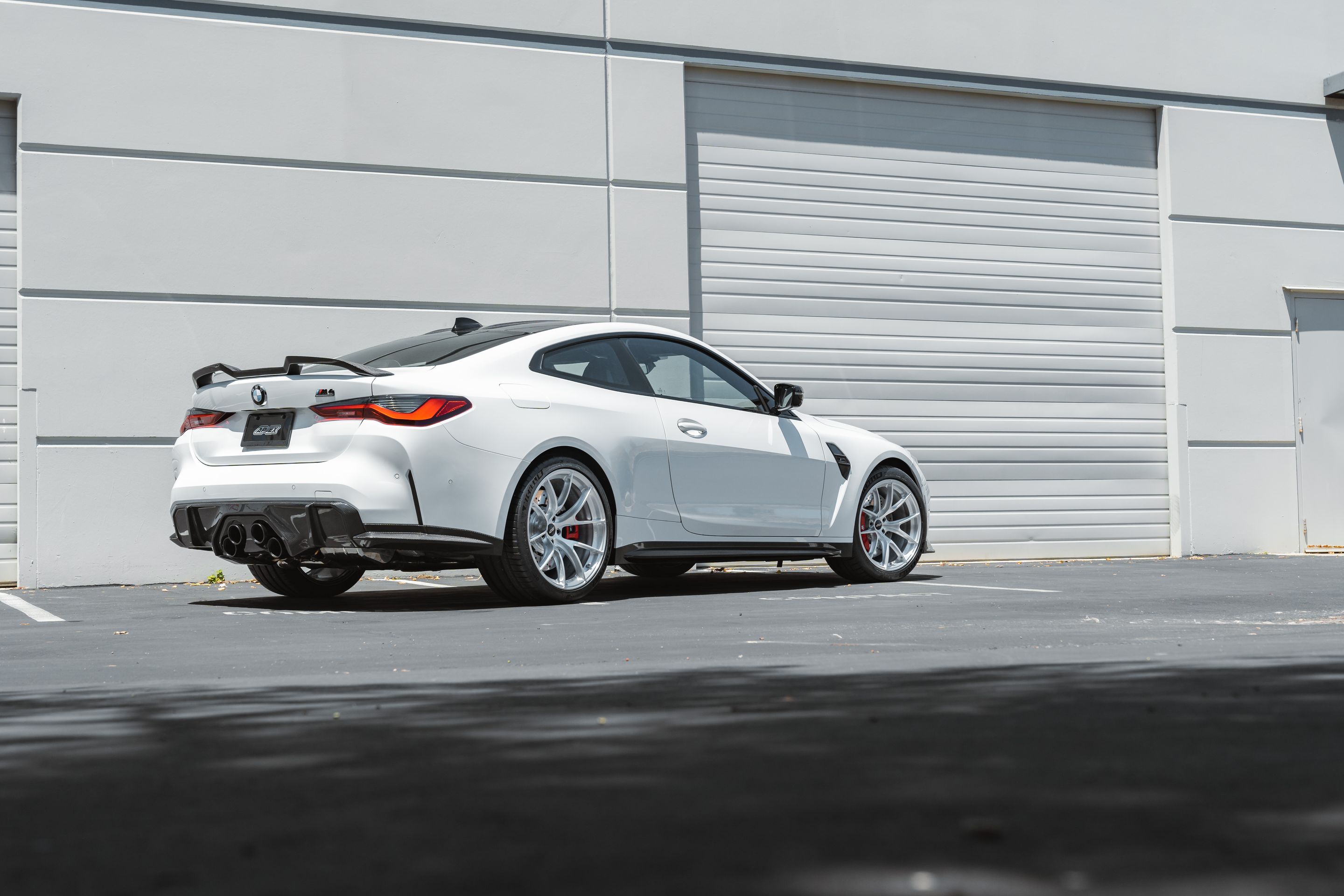 White BMW G82 Coupe M4 with 19"/20" VS-5RS Apex wheels in Brushed Clear