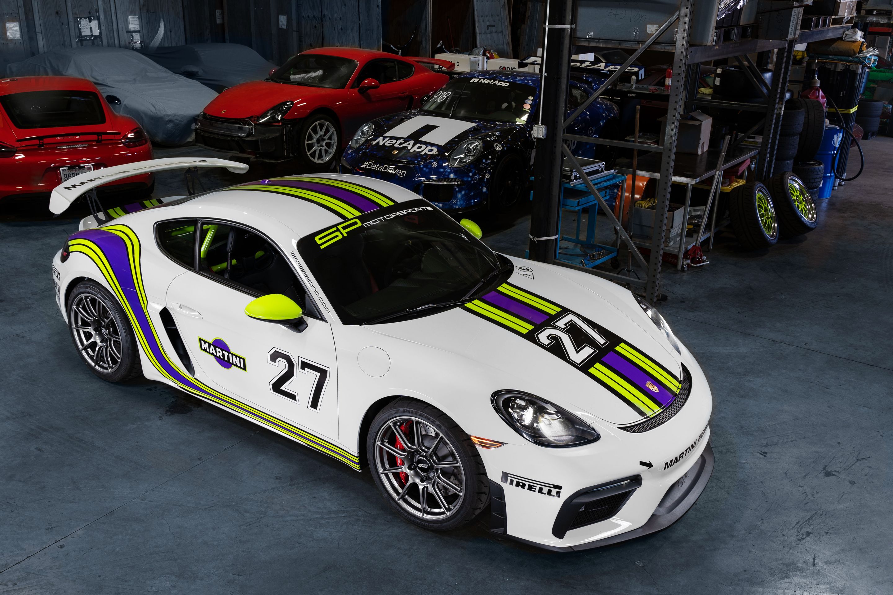 White Porsche 718 Cayman GT4 with 19" SM-10 Apex wheels in Anthracite