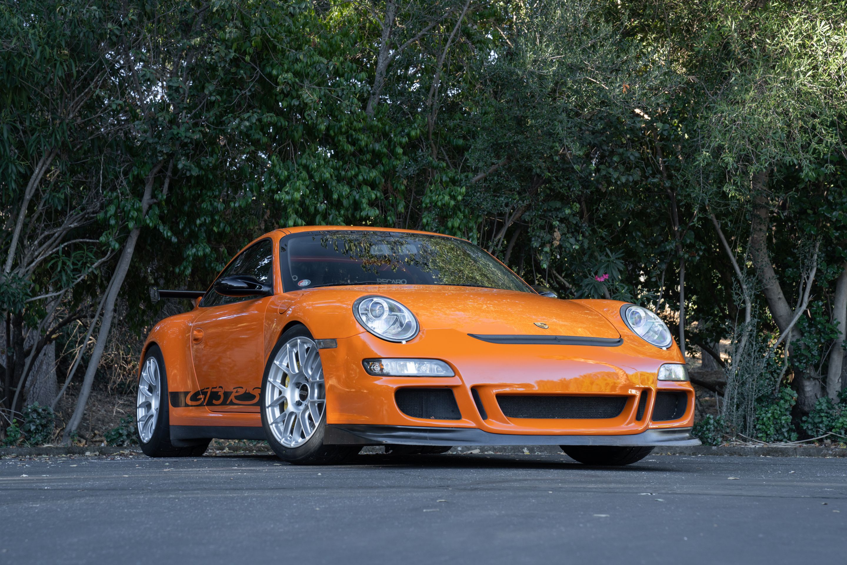 Orange Porsche 911 997 GT3 RS with 18" EC-7RS Apex wheels in Race Silver