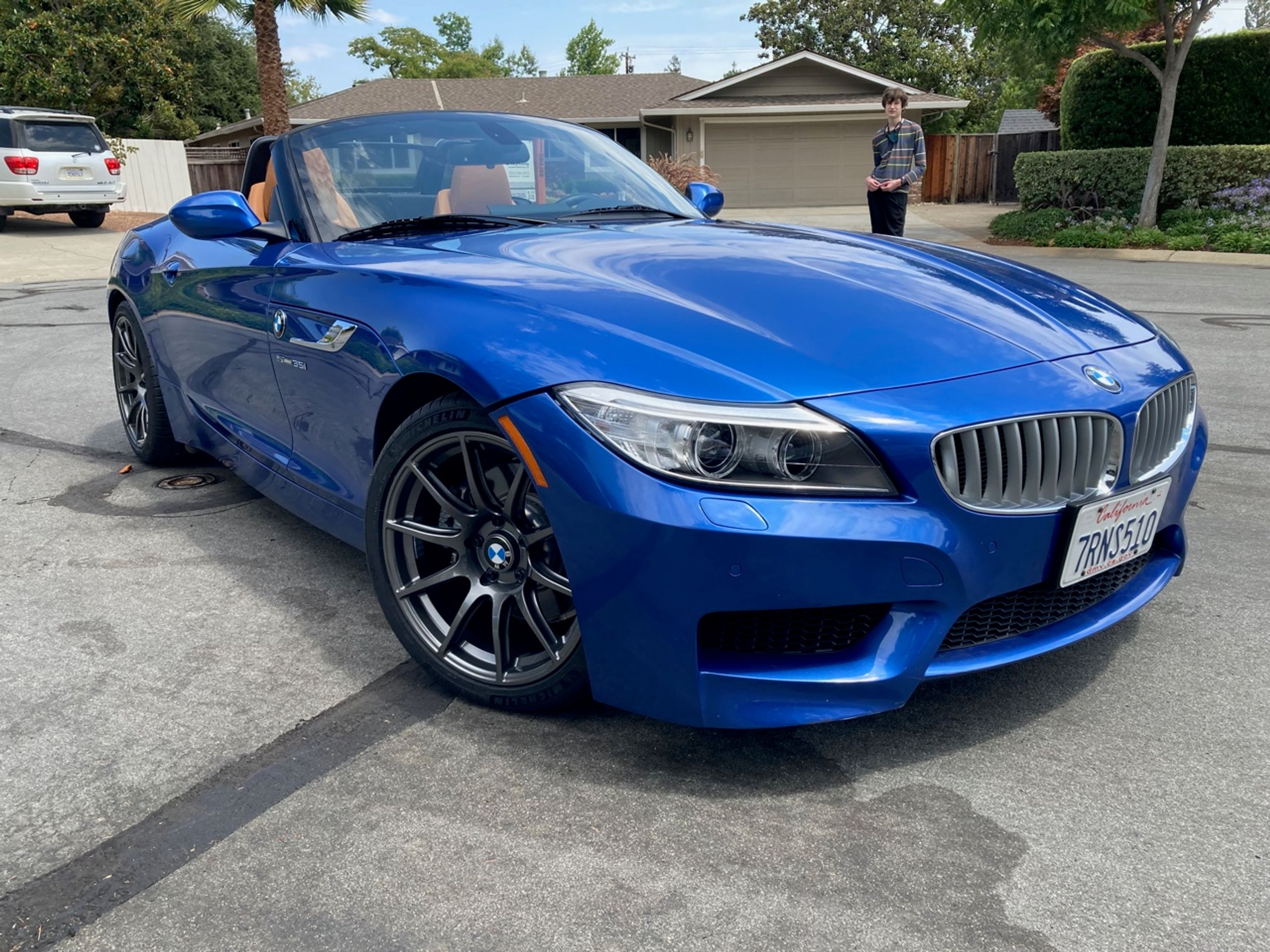 Blue BMW E89 Z4 with 18" SM-10 Apex wheels in Anthracite