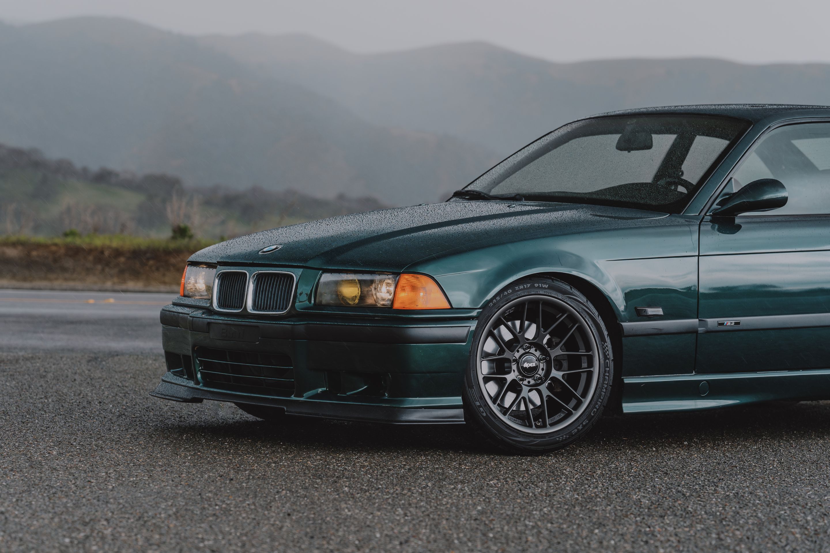 Green BMW E36 M3 with 17" ARC-8RT Apex wheels in Anthracite