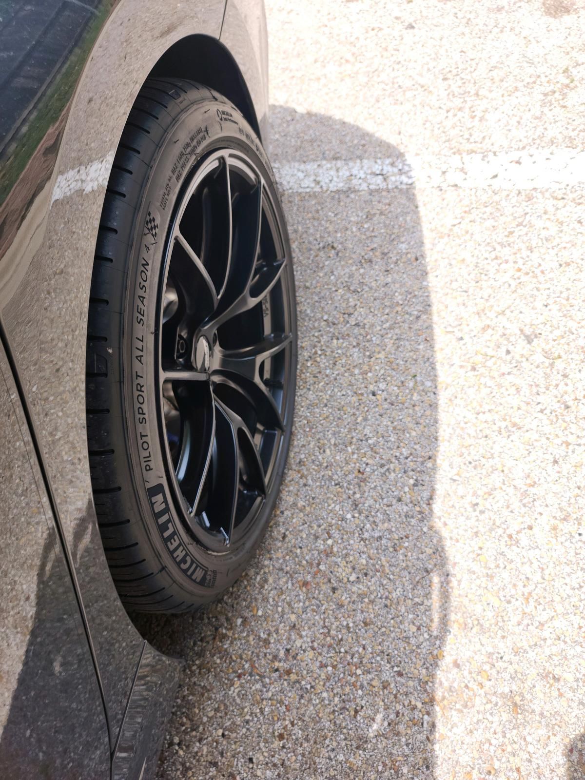 Grey BMW G20 Sedan 3 Series with 19" VS-5RS Apex wheels in Satin Black
