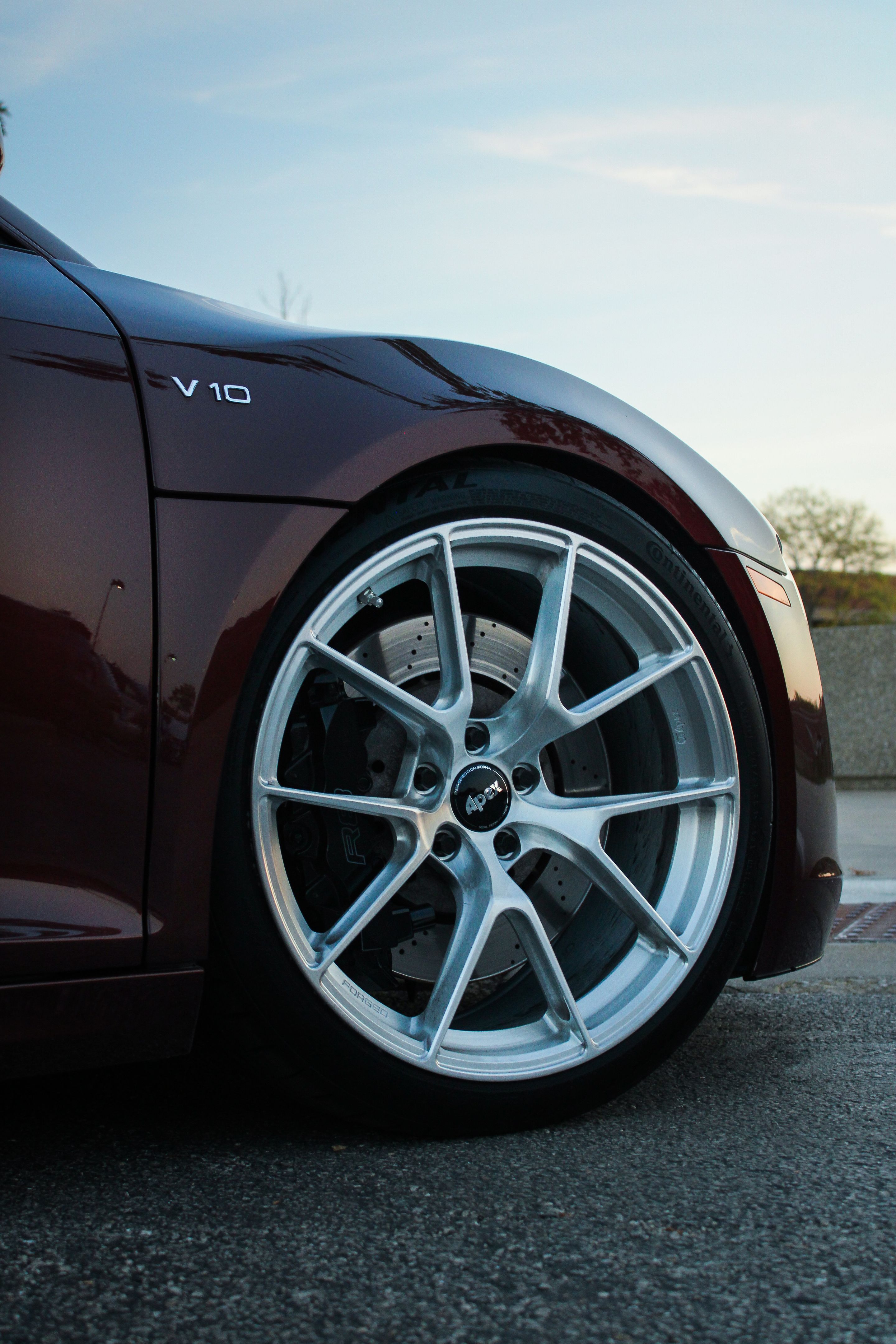 Purple Audi Gen 1 R8 with 19" VS-5RS Apex wheels in Brushed Clear