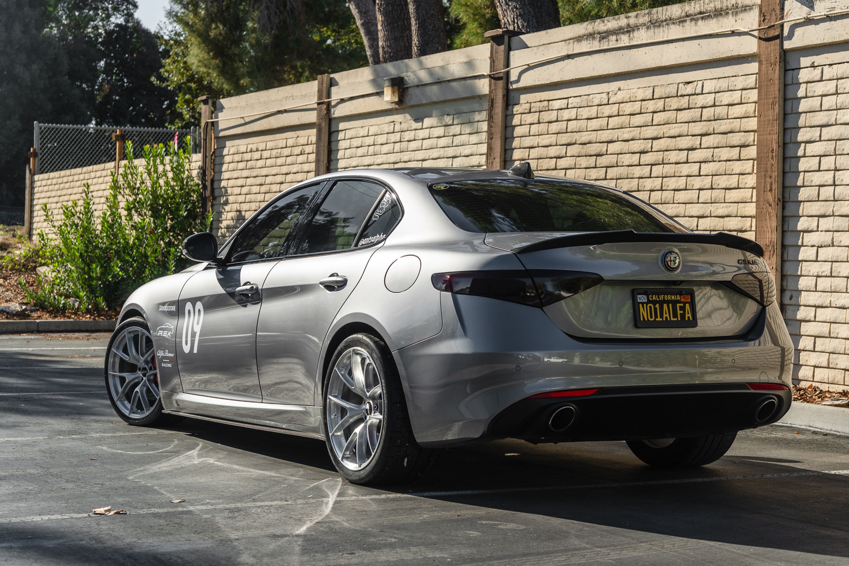 Grey Alfa Romeo Giulia Standard with 19" VS-5RS Apex wheels in Brushed Clear