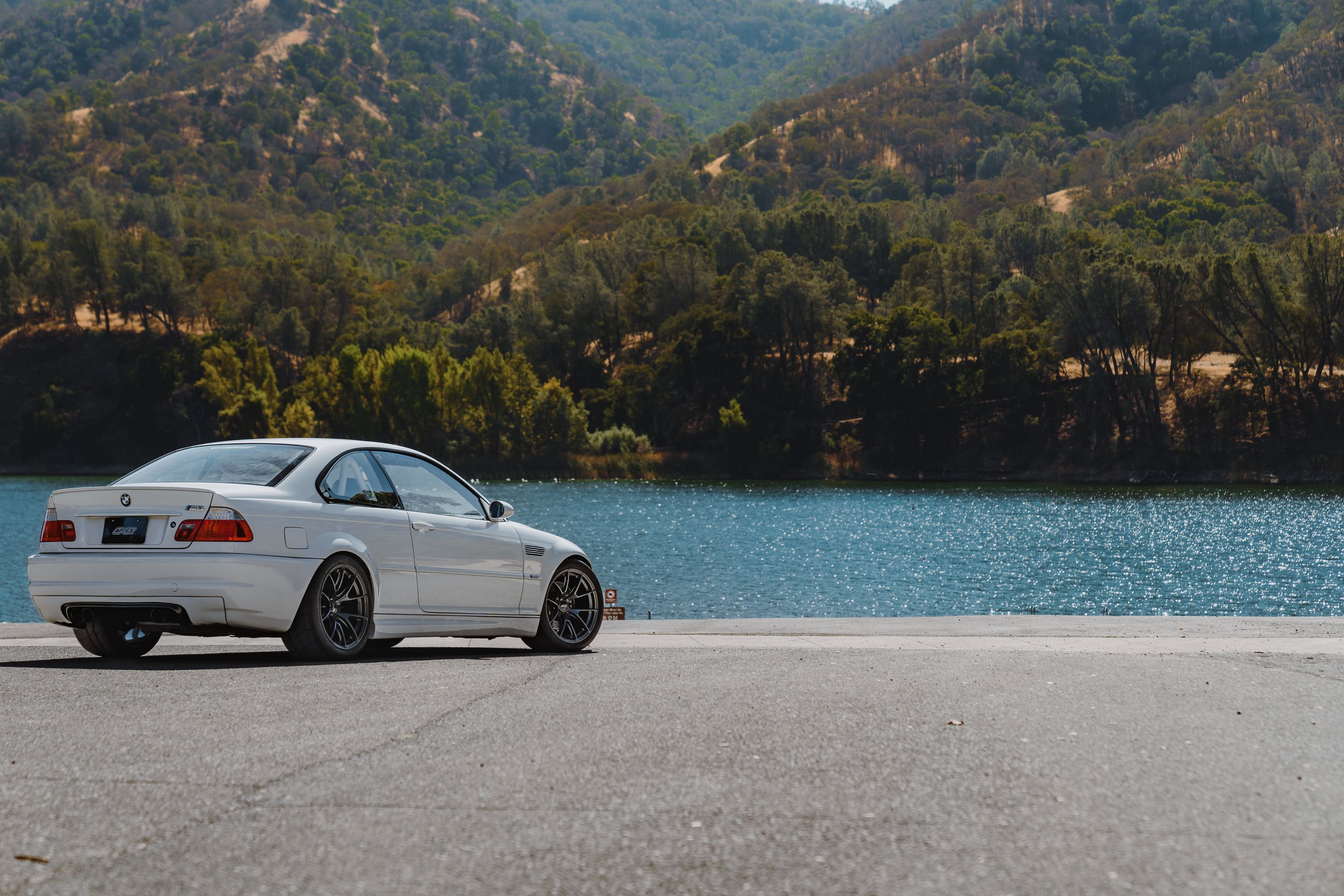 White BMW E46 M3 with 18" VS-5RS Apex wheels in Anthracite
