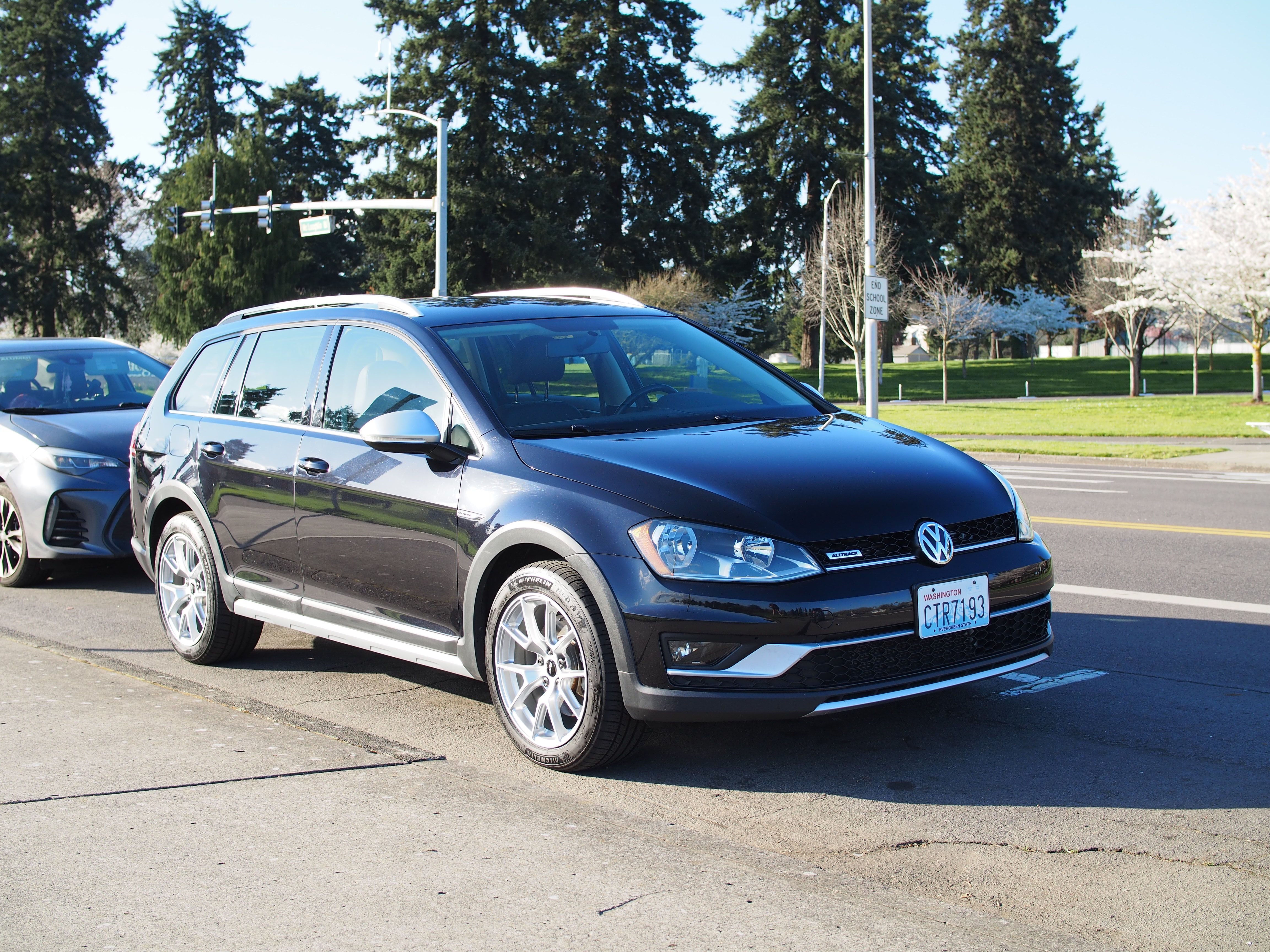 Black VW Alltrack/SportWagen - VS-5 in Race Silver