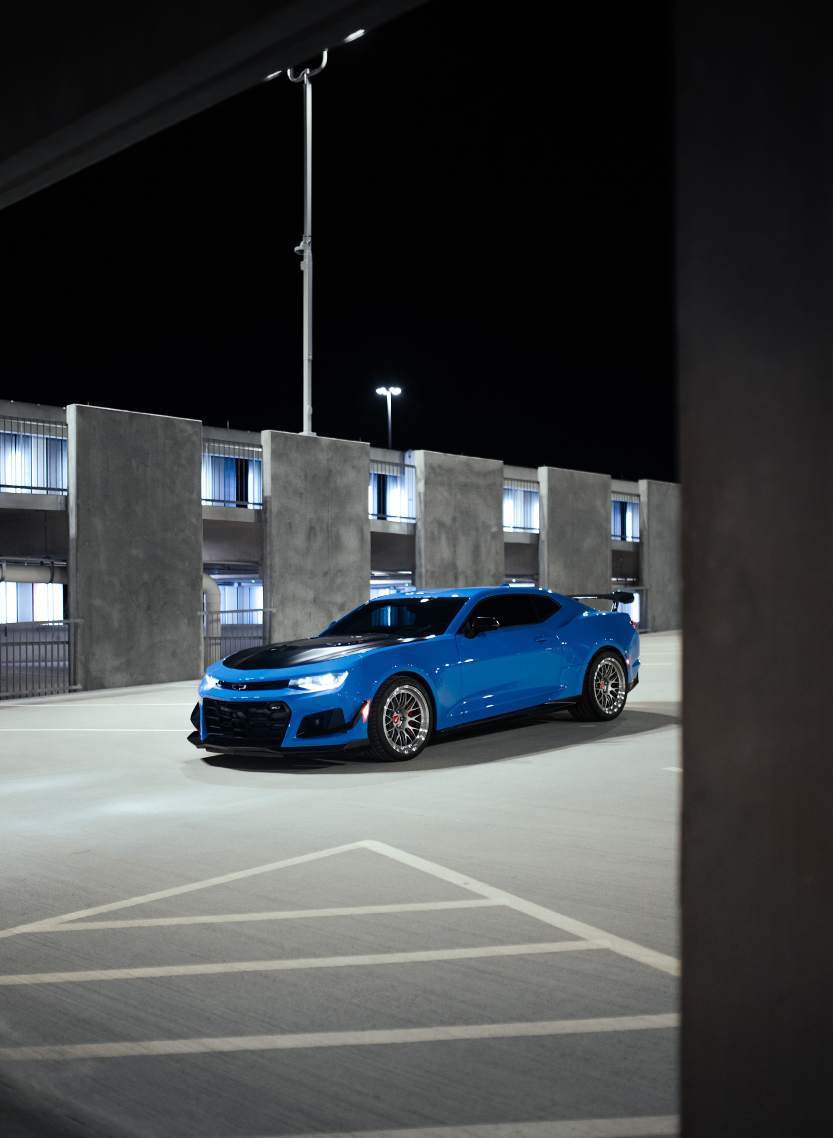 Blue Chevrolet 6th Gen Camaro ZL1 1LE with 19" ML-10RT Apex wheels in Machined Lip Race Silver