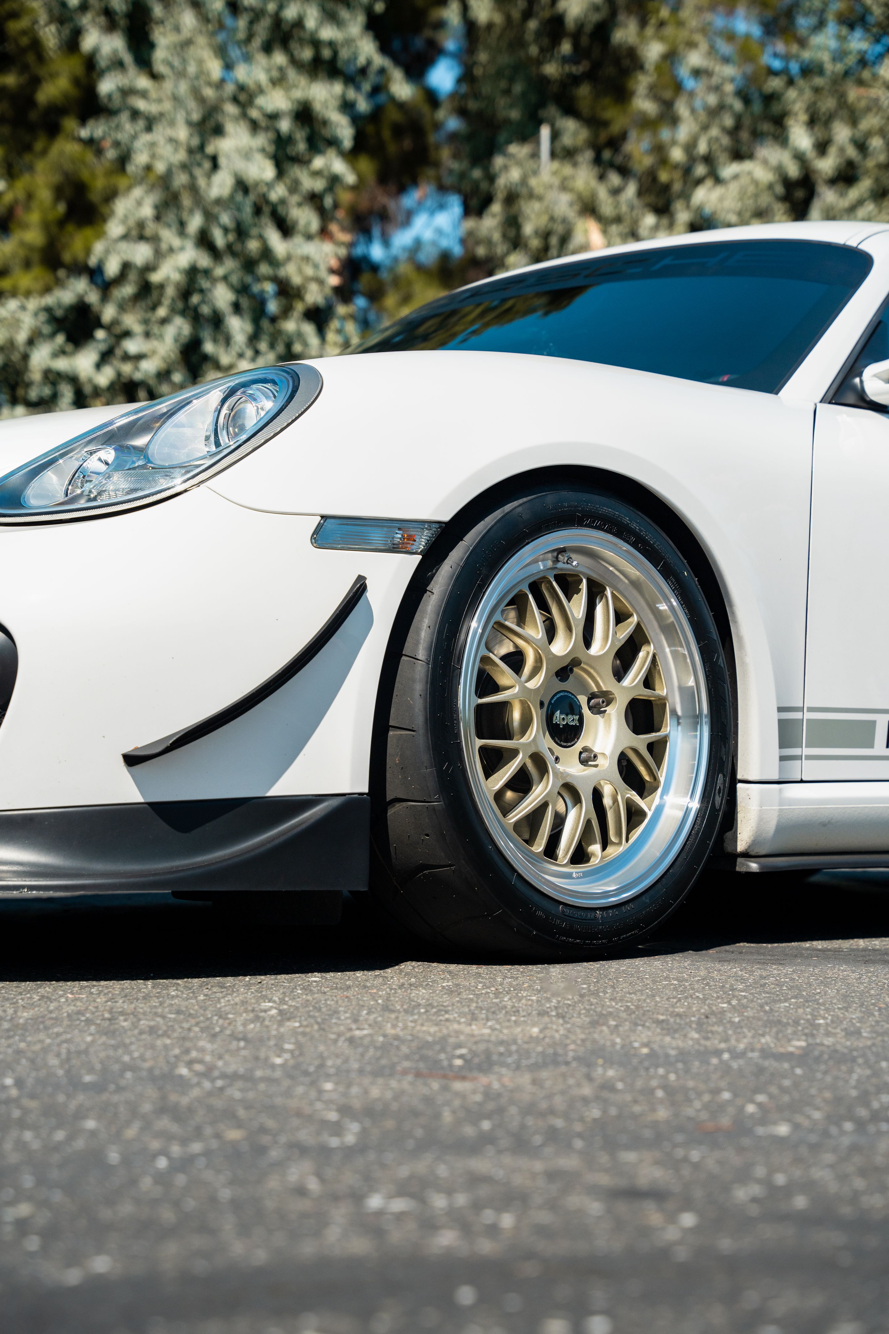 White Porsche 987 Cayman Base with 18" ML-10RT Apex wheels in Machined Lip Gloss Motorsport Gold