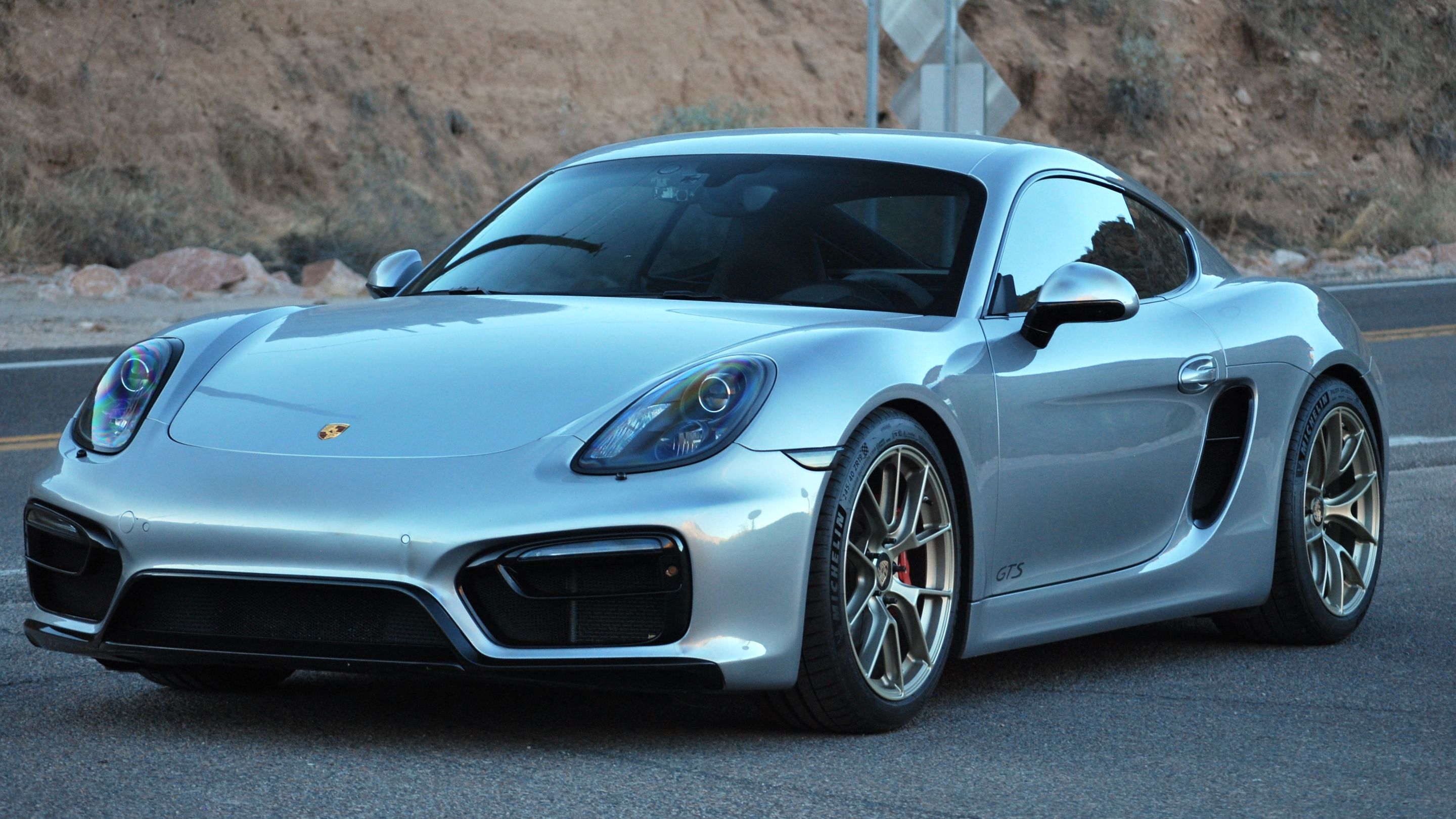 Silver Porsche 981 Cayman GTS with 19" VS-5RS Apex wheels in Motorsport Gold