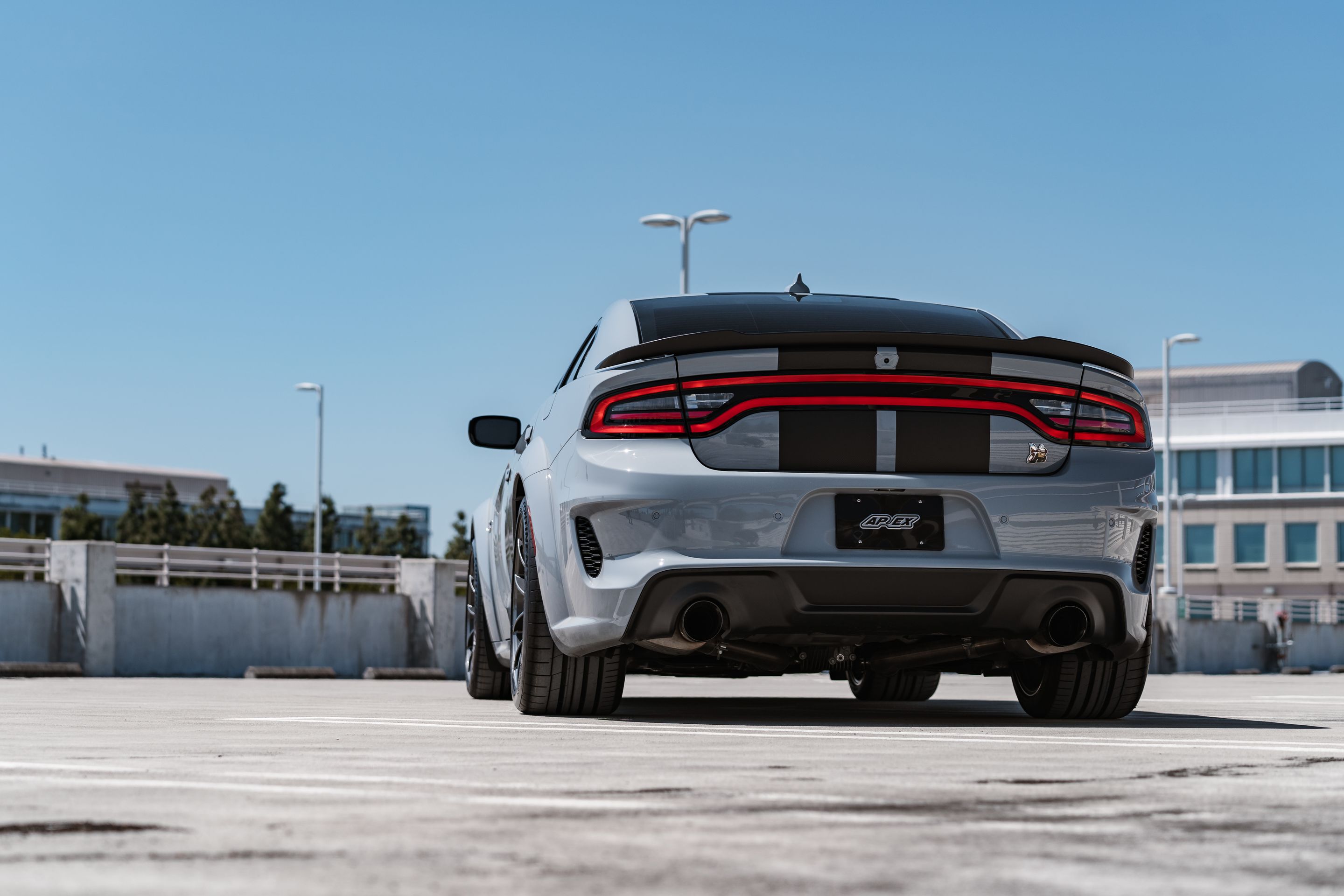 Grey Dodge Charger Scat Pack Widebody with 20" VS-5RS Apex wheels in Anthracite