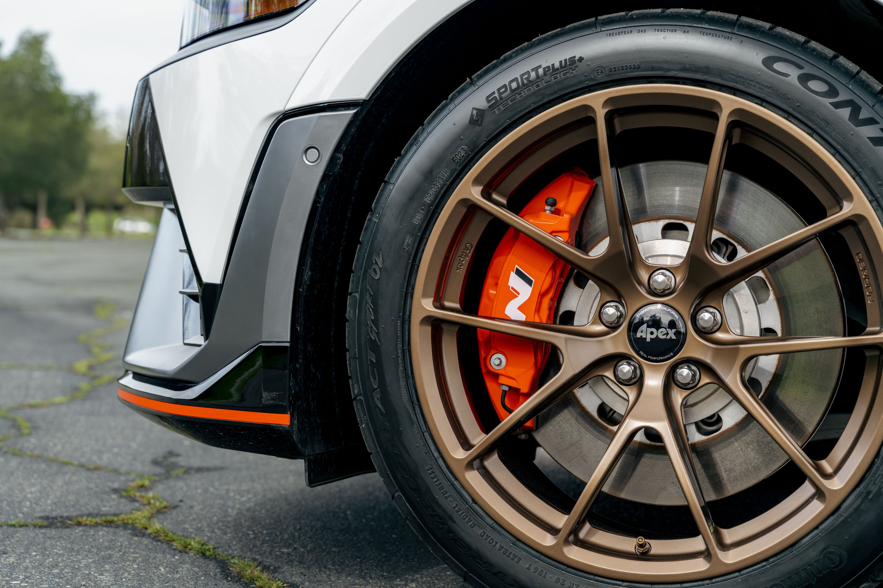 White Hyundai IONIQ 5 N with 20" VS-5RX Apex wheels in Satin Bronze