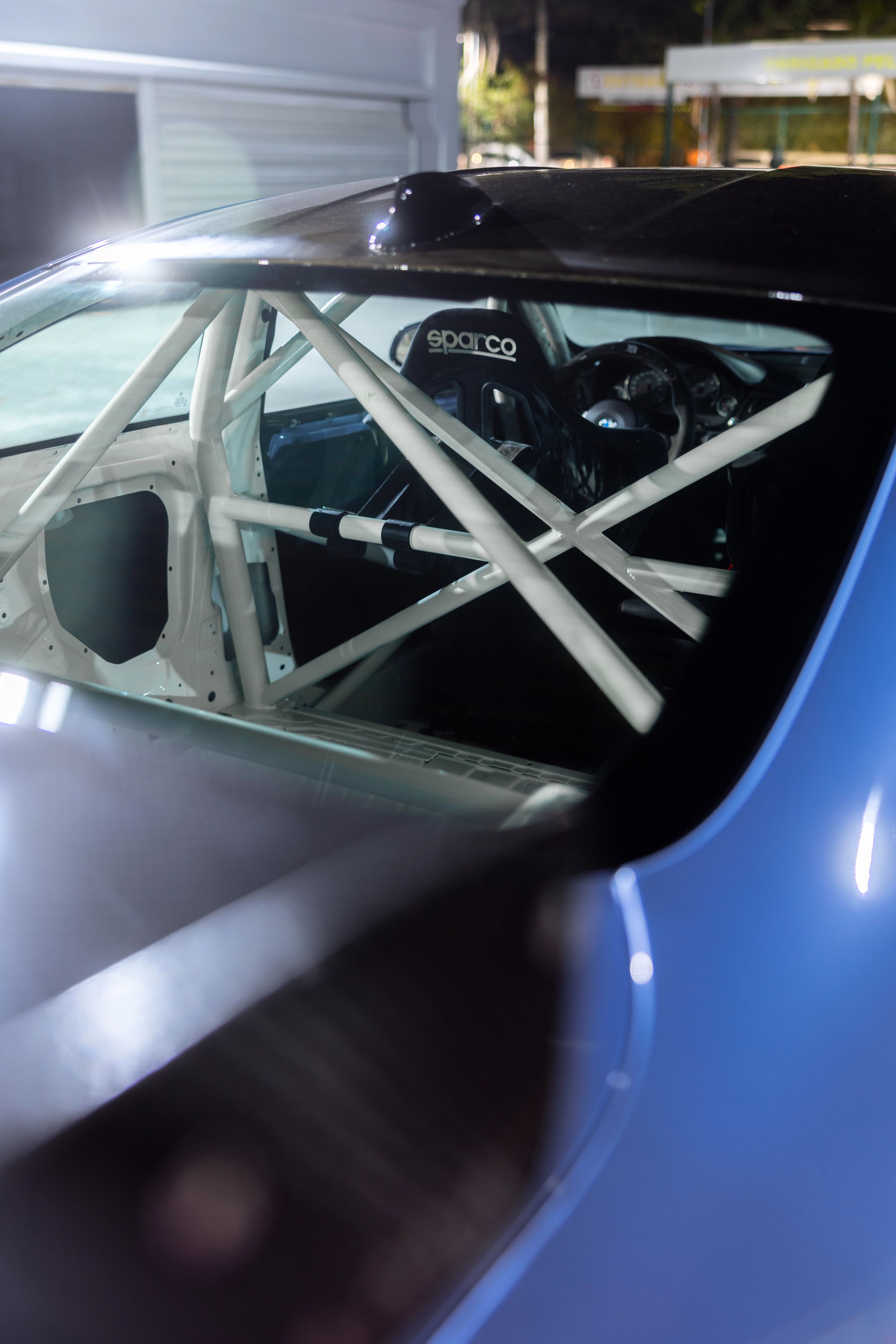 Blue BMW F82 Coupe M4 with 18" ARC-8 Apex wheels in Race Silver