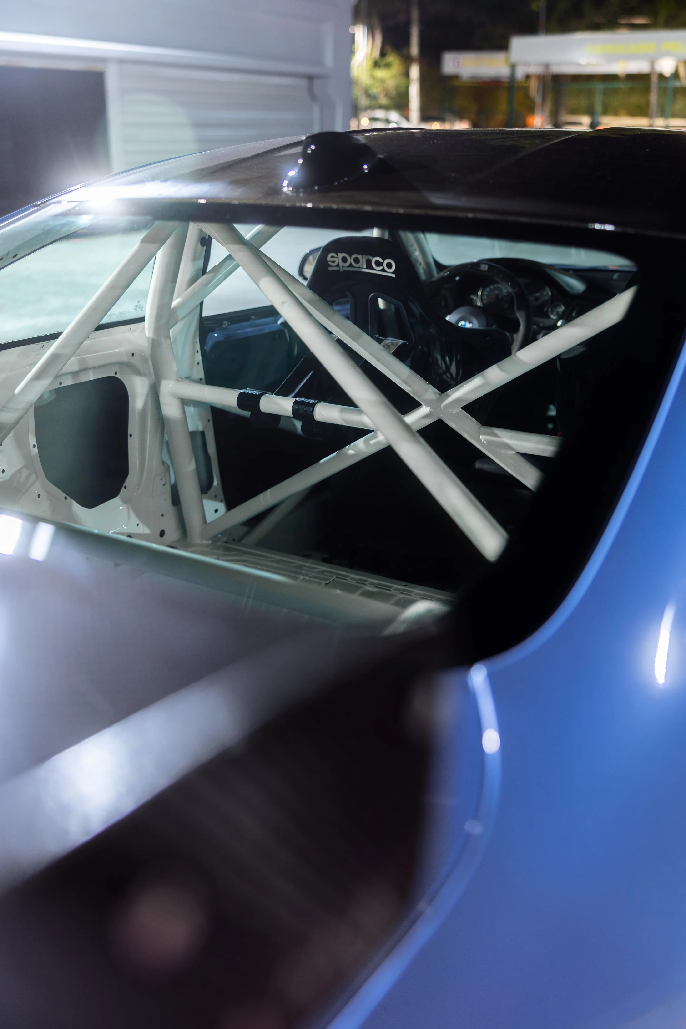 Blue BMW F82 Coupe M4 with 18" ARC-8 Apex wheels in Race Silver
