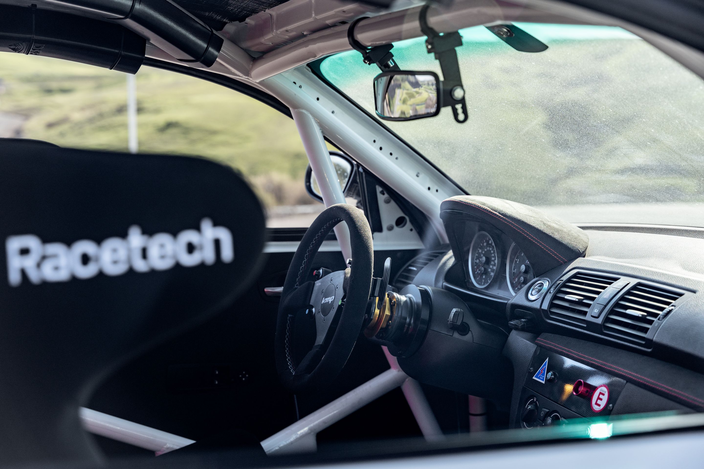 White BMW E82 1M with 18" VS-5 Apex wheels in Race Silver