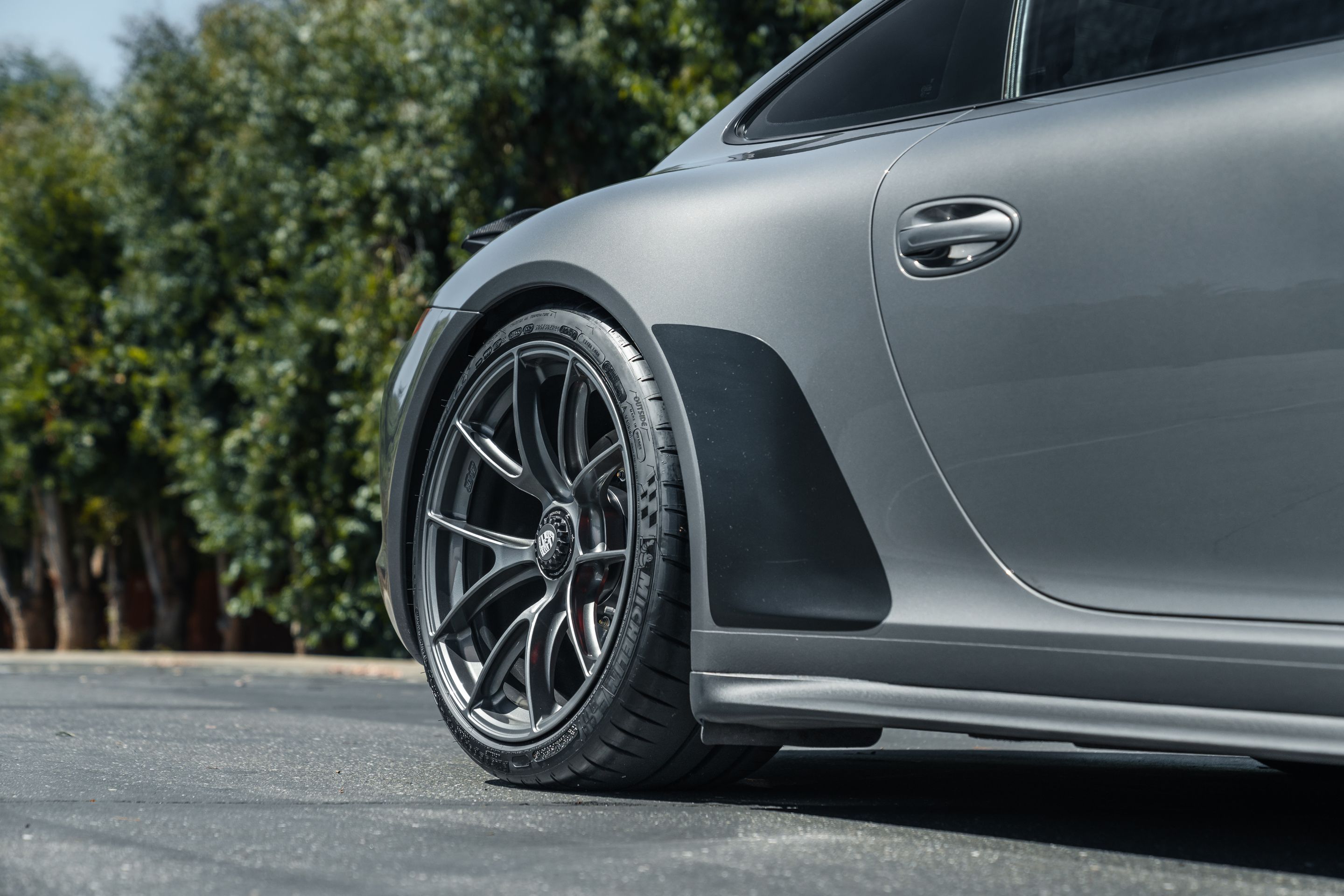 Grey Porsche 911 991.1 Carrera GTS with 20" VS-5RS Apex wheels in Anthracite