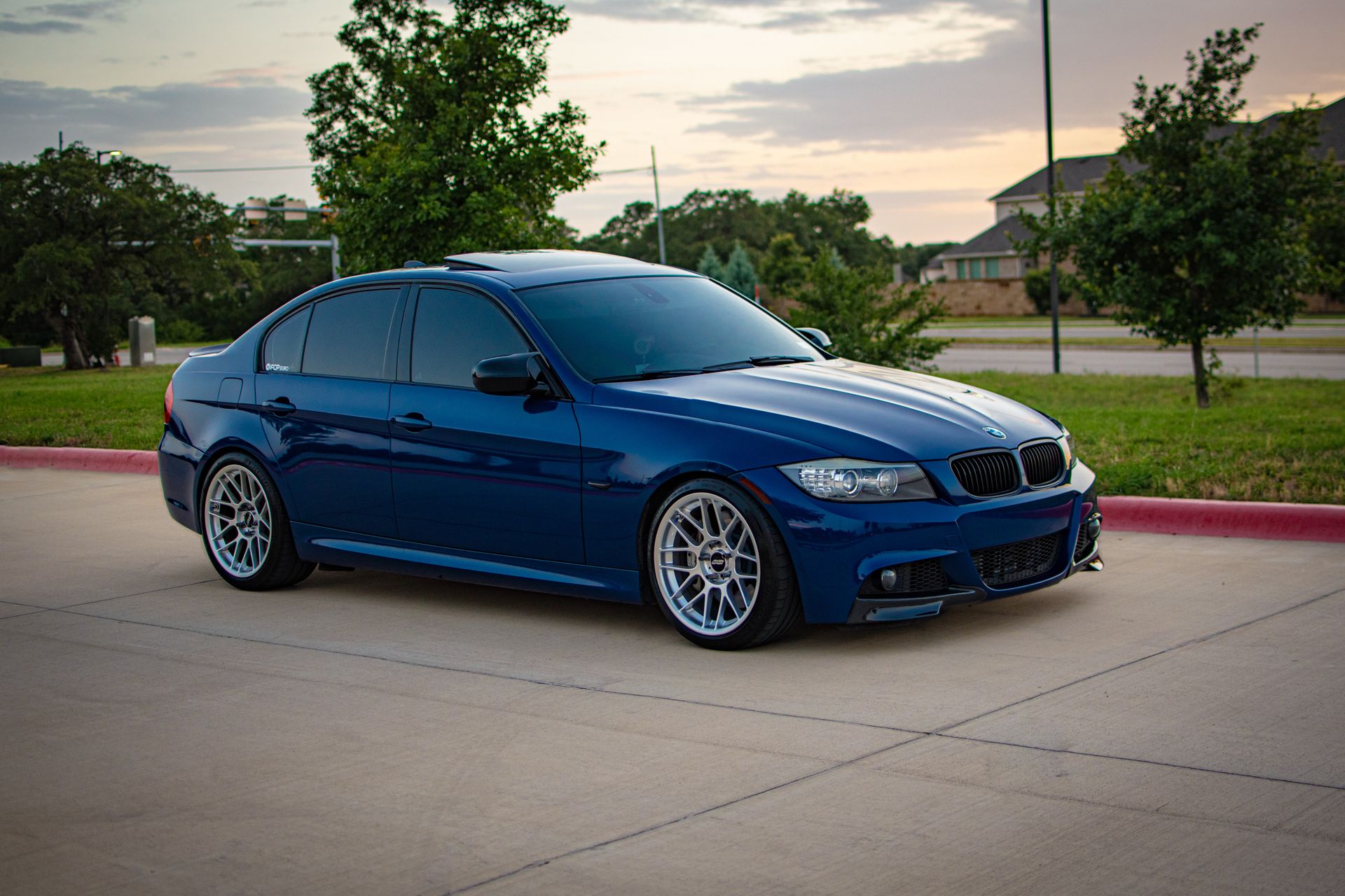 BMW E90 LCI Sedan 3 Series with 18