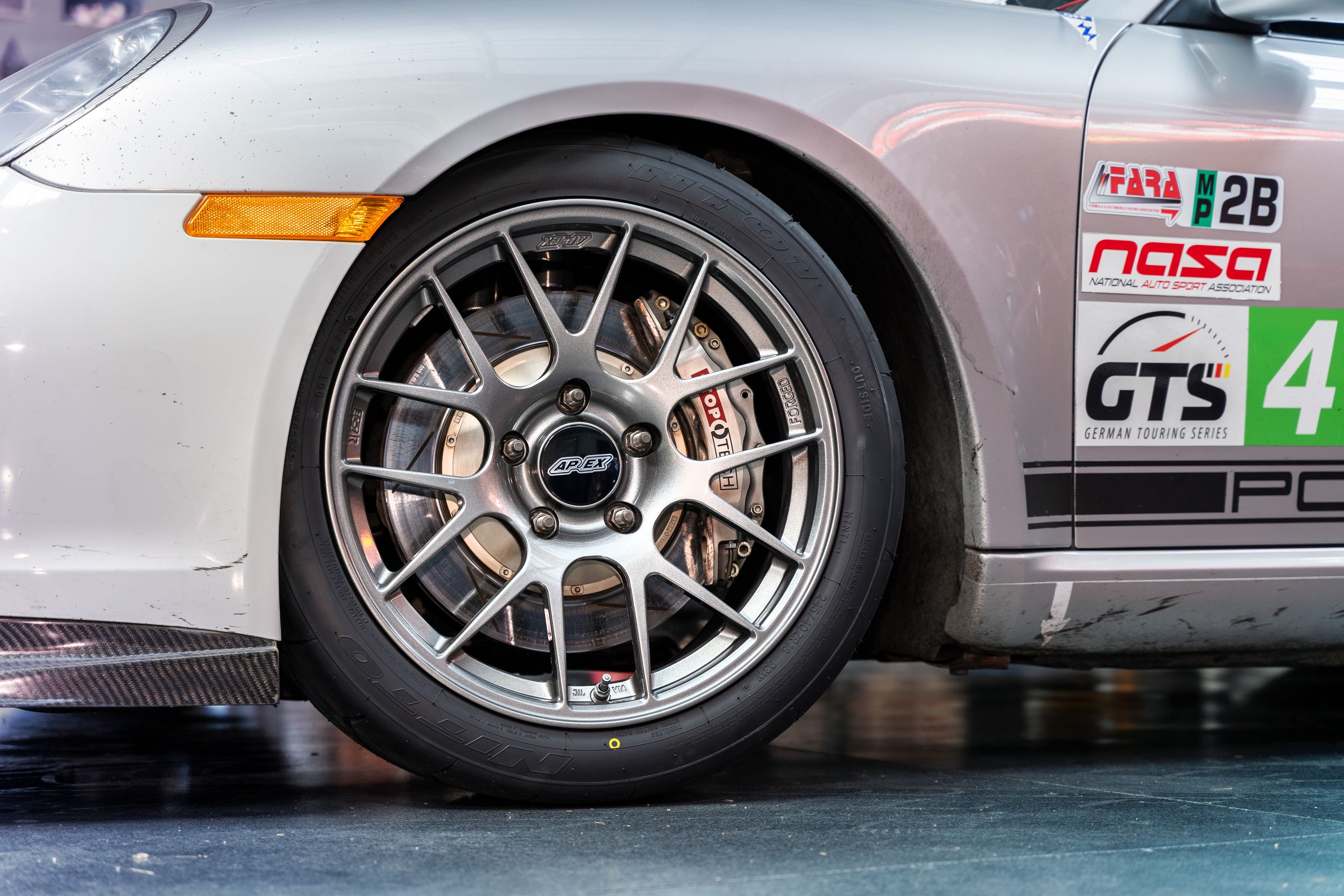 Grey Porsche 987 Cayman S with 18" EC-7R Apex wheels in Anthracite