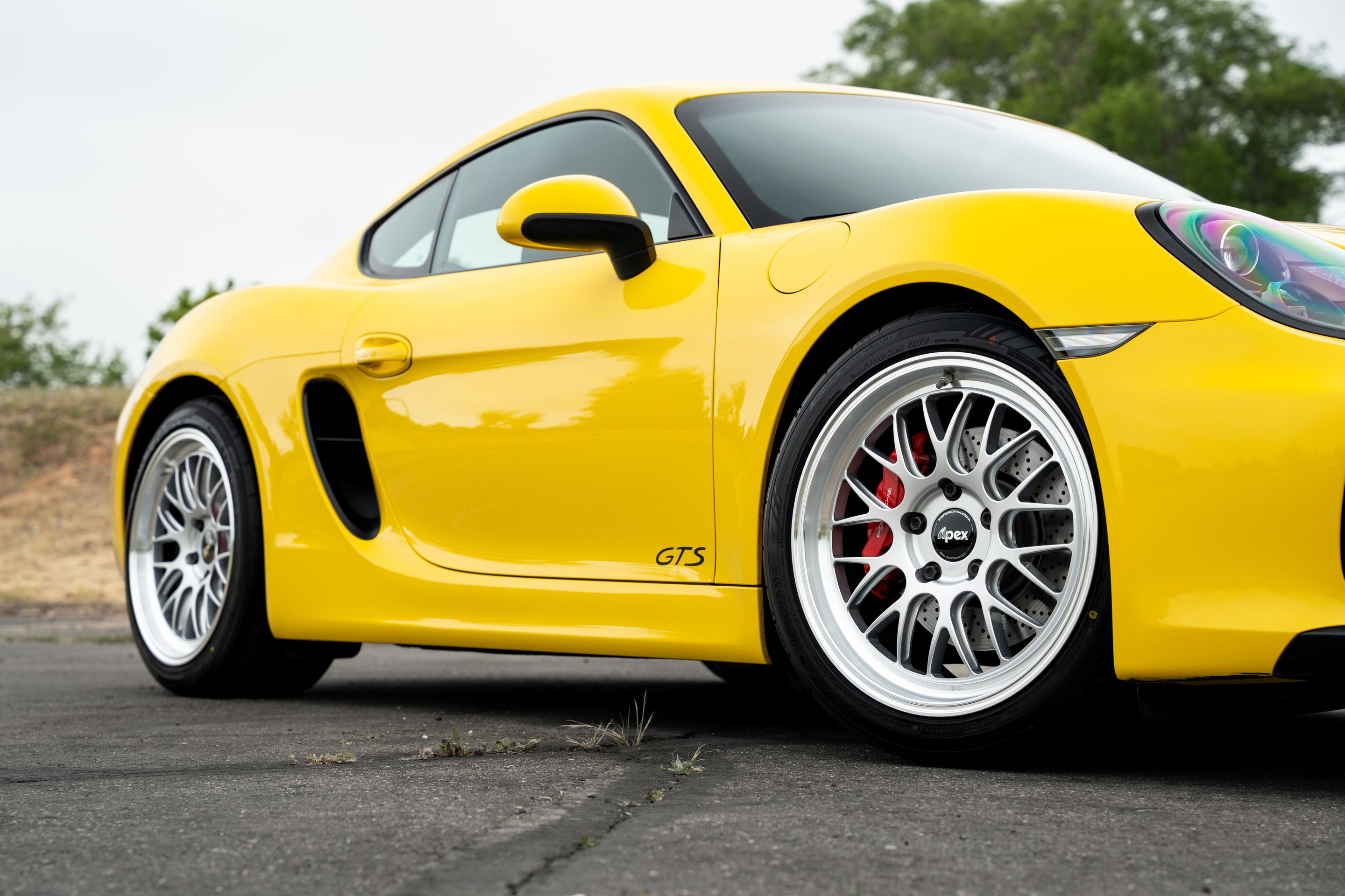 Yellow Porsche 981 Cayman GTS with 19" ML-10RT Apex wheels in Machined Lip Race Silver