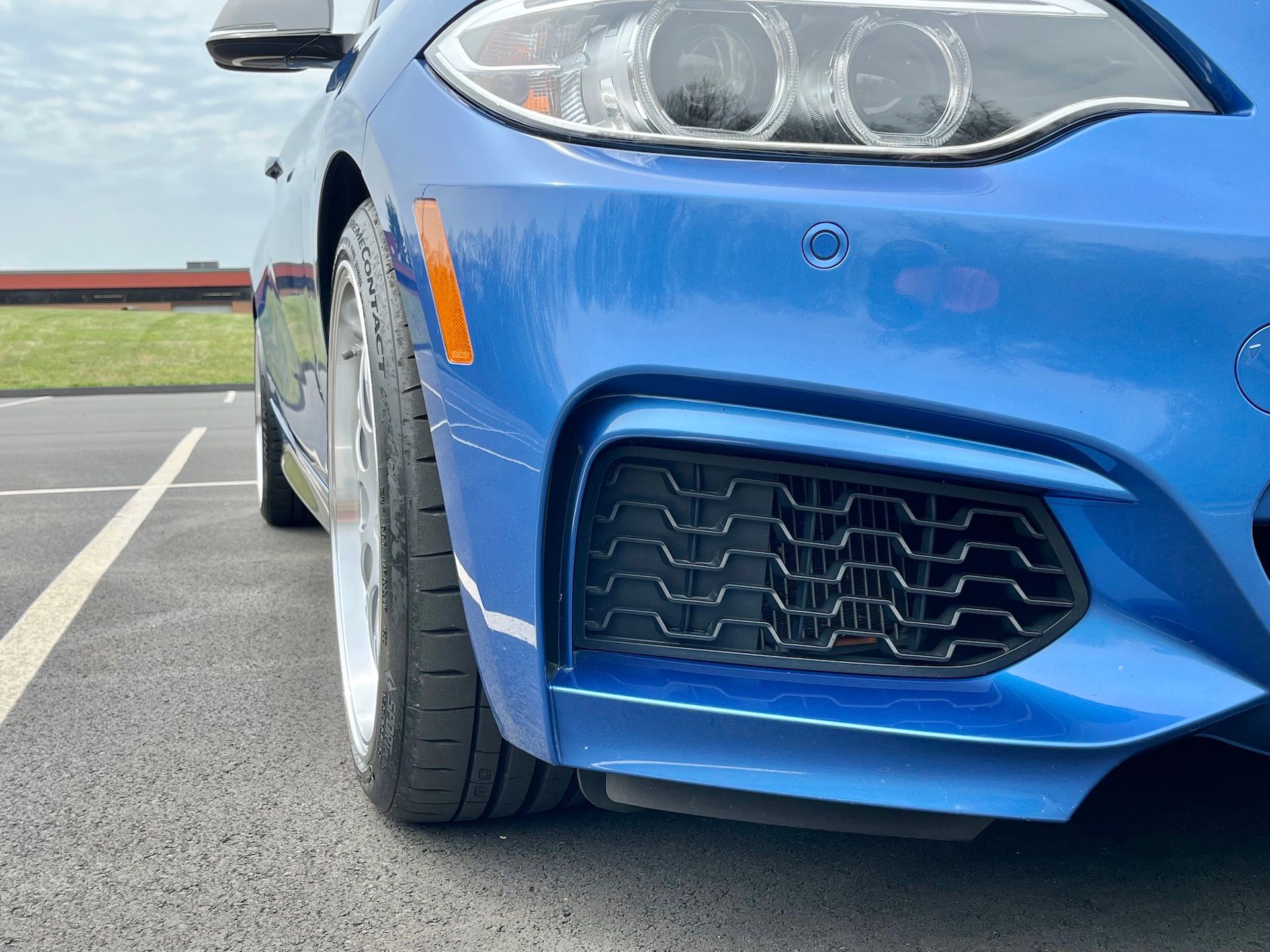 Blue BMW F22 Coupe 2 Series with 18" ML-10RT Apex wheels in Machined Lip Race Silver