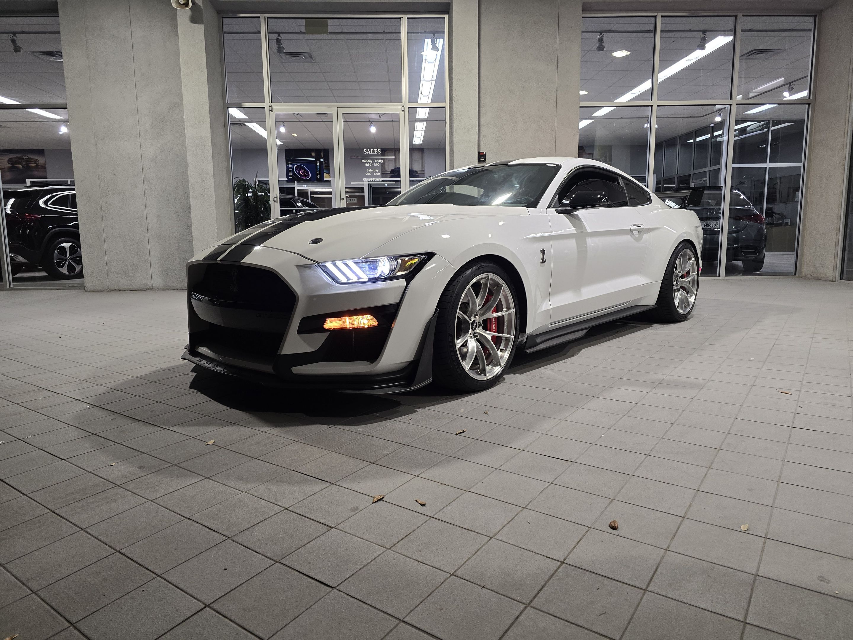 White Ford S550 Mustang GT500 with 20" VS-5RS Apex wheels in Brushed Clear