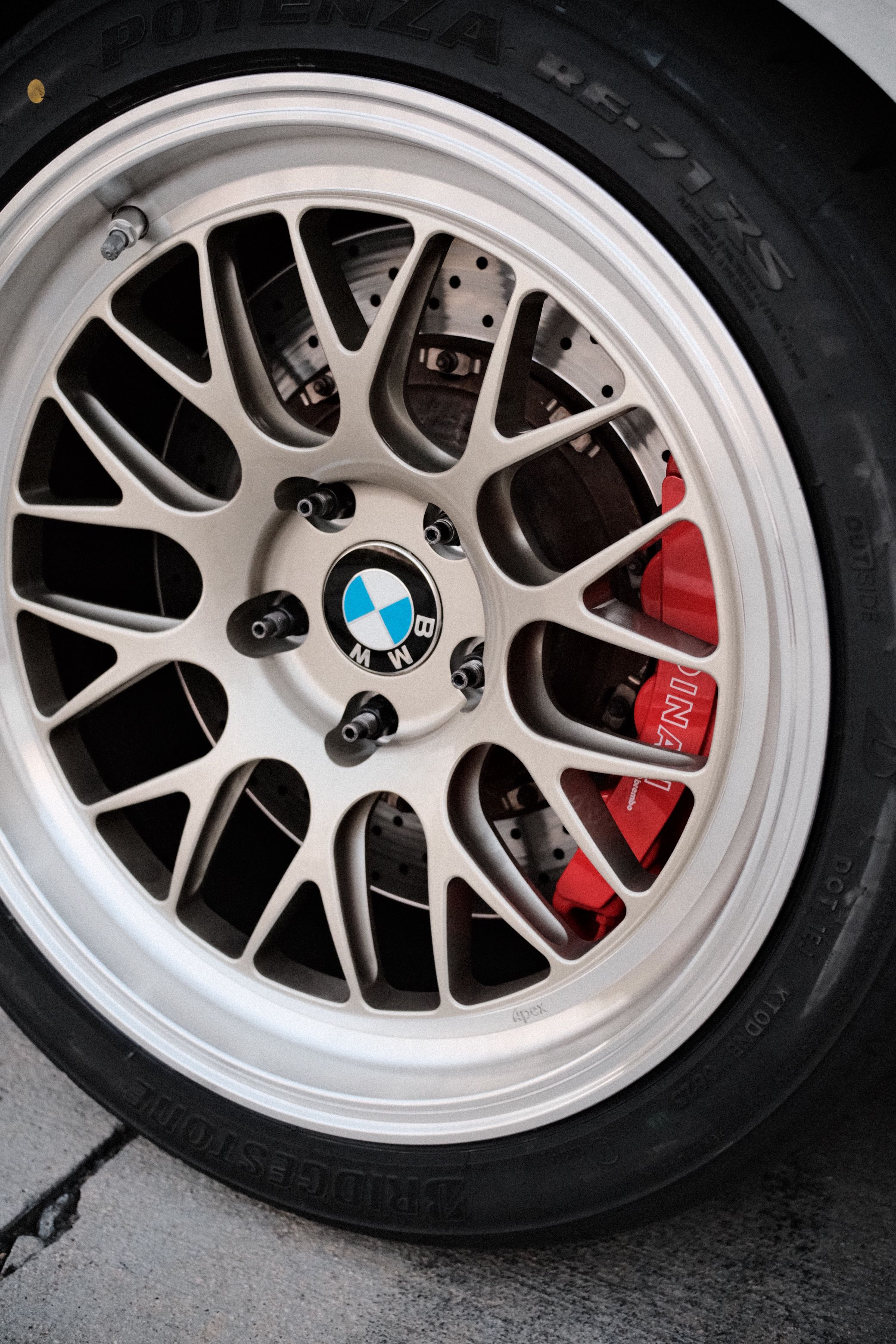 White BMW E92 Coupe M3 with 18" ML-10RT Apex wheels in Machined Lip Gloss Motorsport Gold