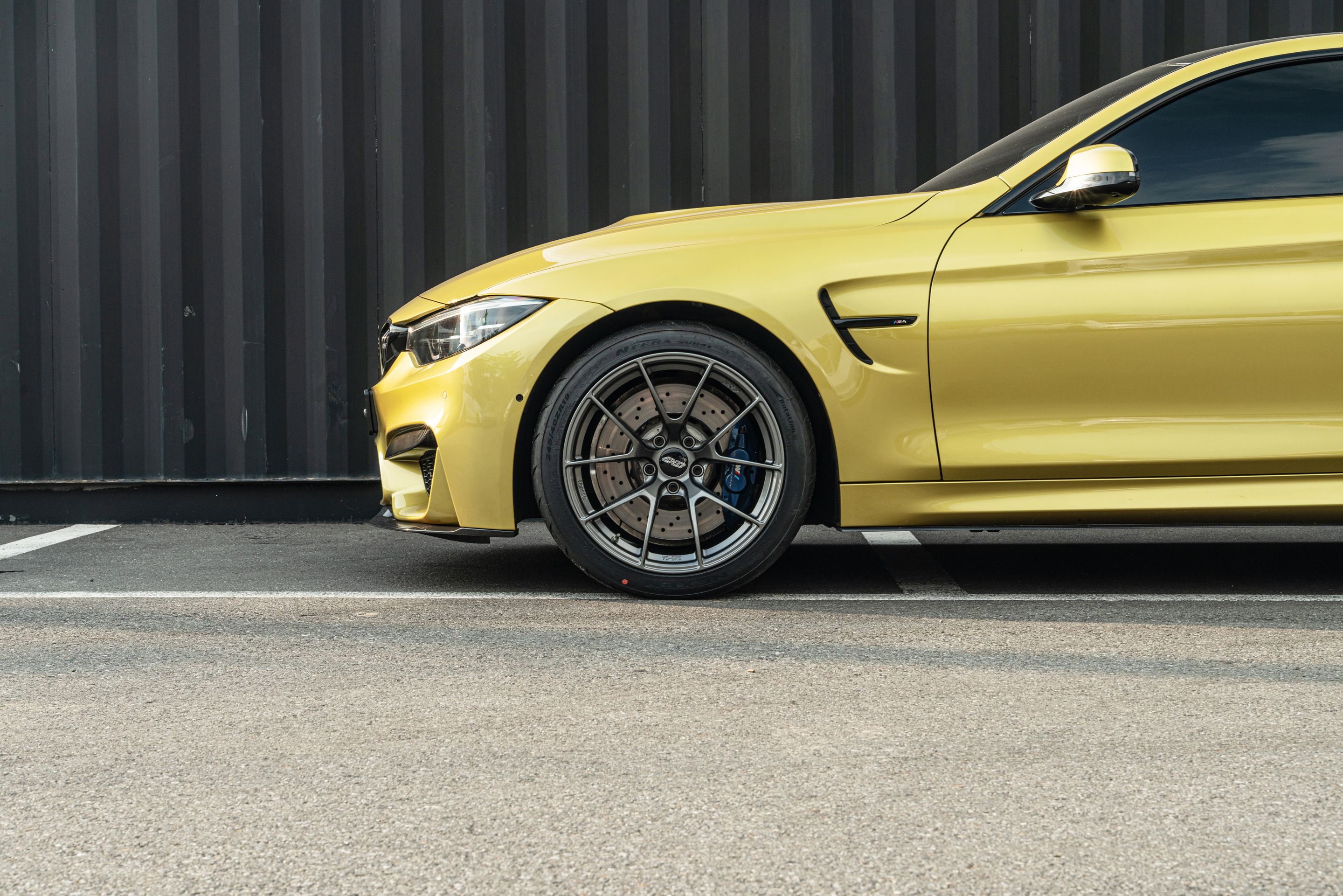 Yellow BMW F82 Coupe M4 with 19" VS-5RS Apex wheels in Anthracite