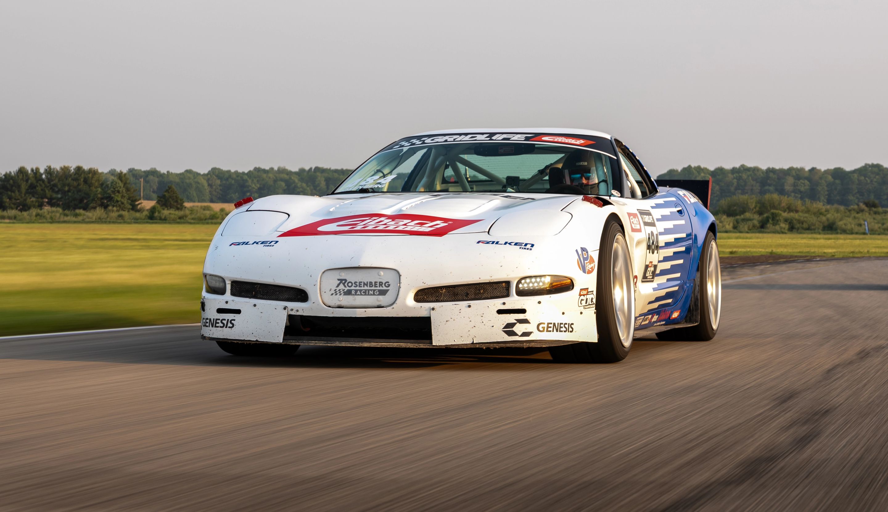 White Chevrolet C5 Corvette Z06 with 19" SM-10RS Apex wheels in Brushed Clear