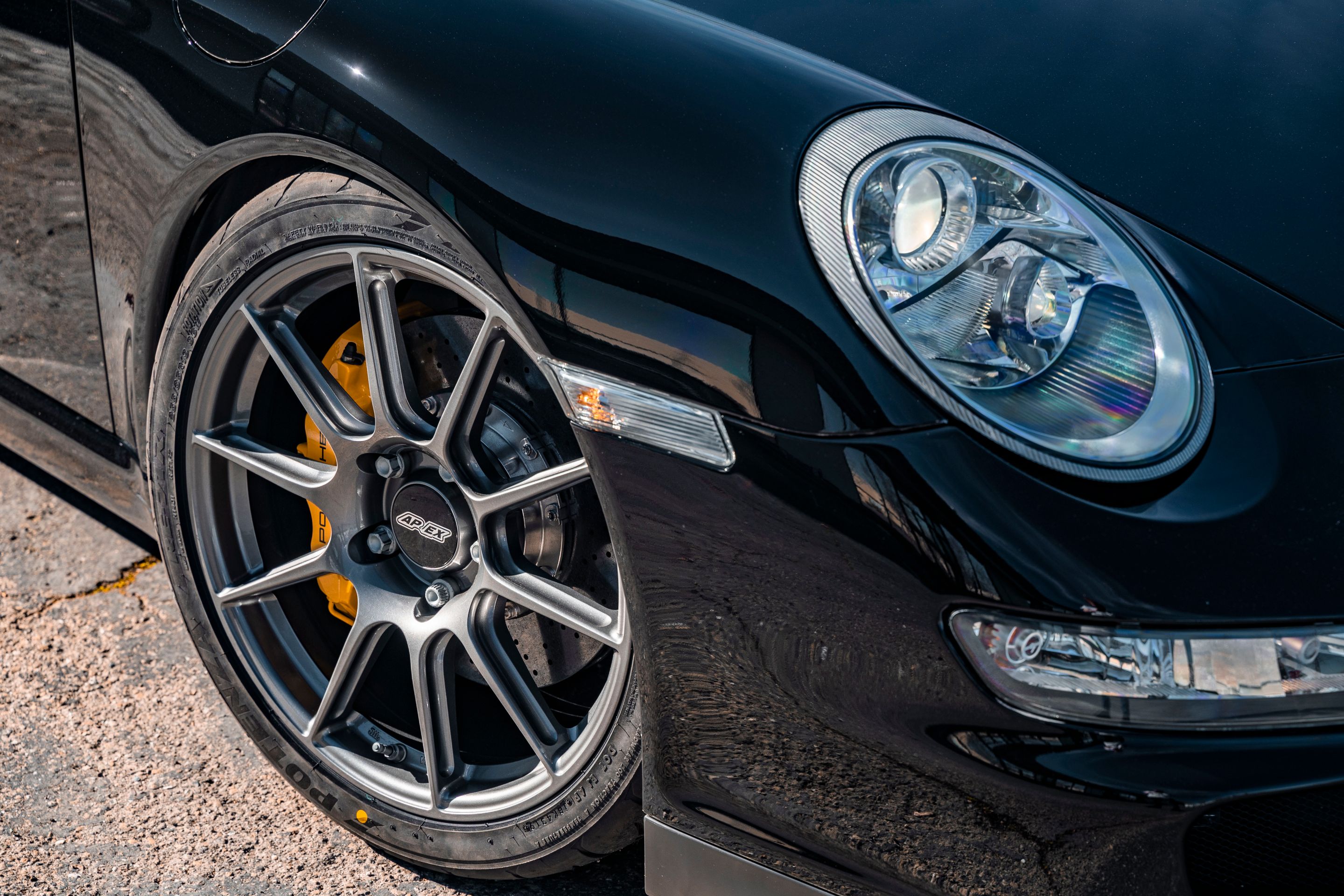 Black Porsche 911 997 Carrera S with 19" SM-10 Apex wheels in Anthracite