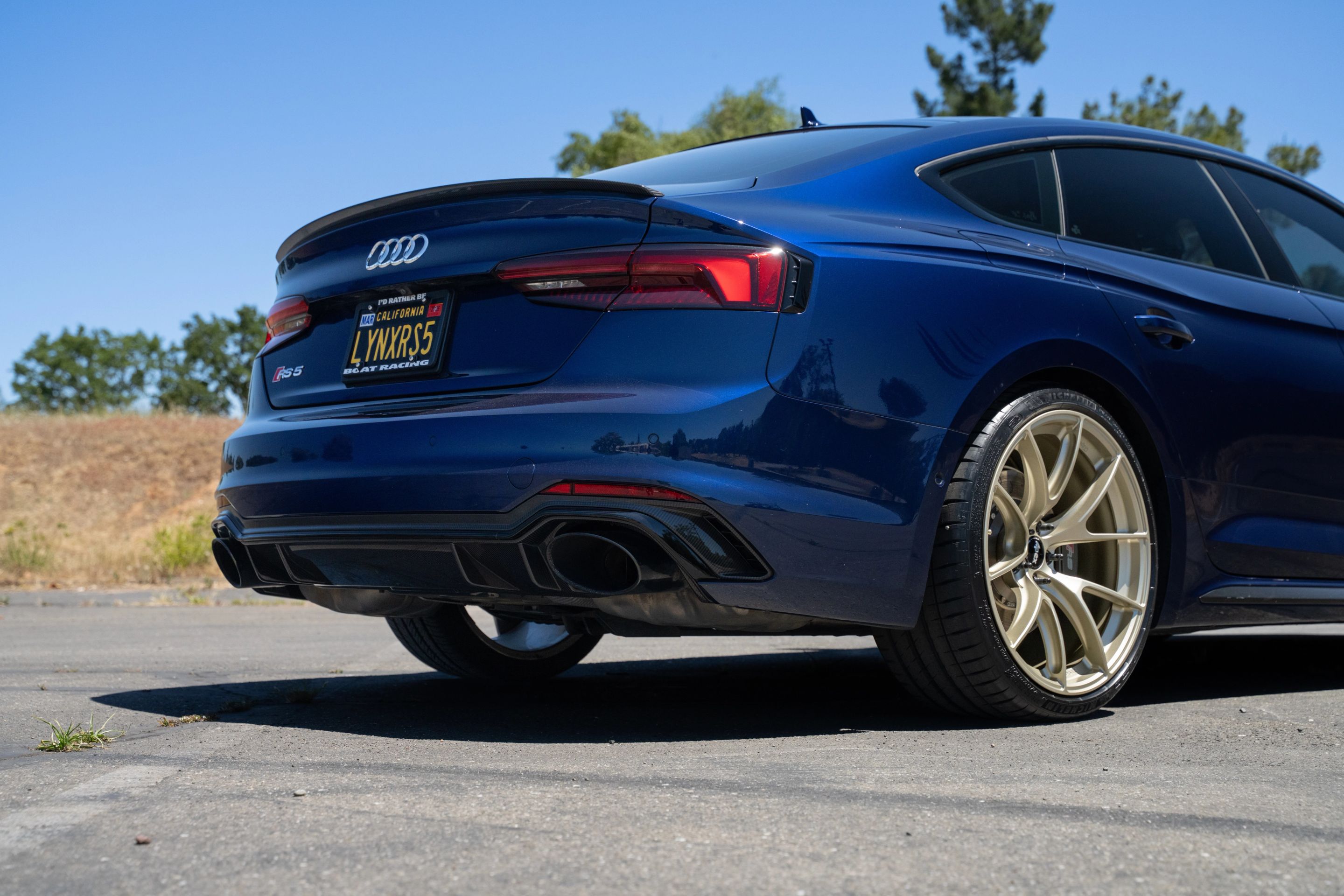 Blue Audi B9 RS 5 Sportback with 20" VS-5RS Apex wheels in Motorsport Gold