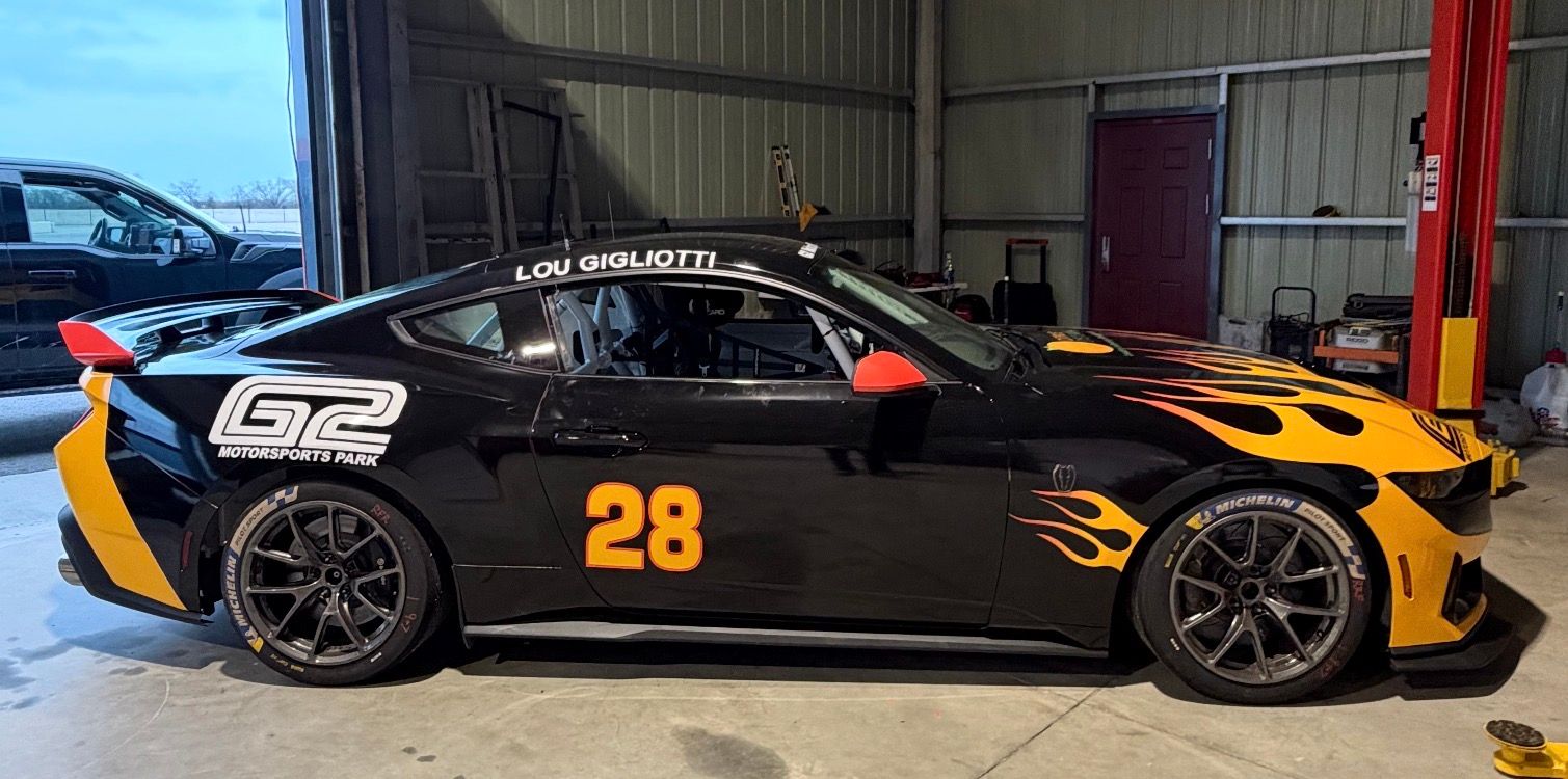 Black Ford Performance Mustang Dark Horse R with 18" VS-5RE Apex wheels in Anthracite