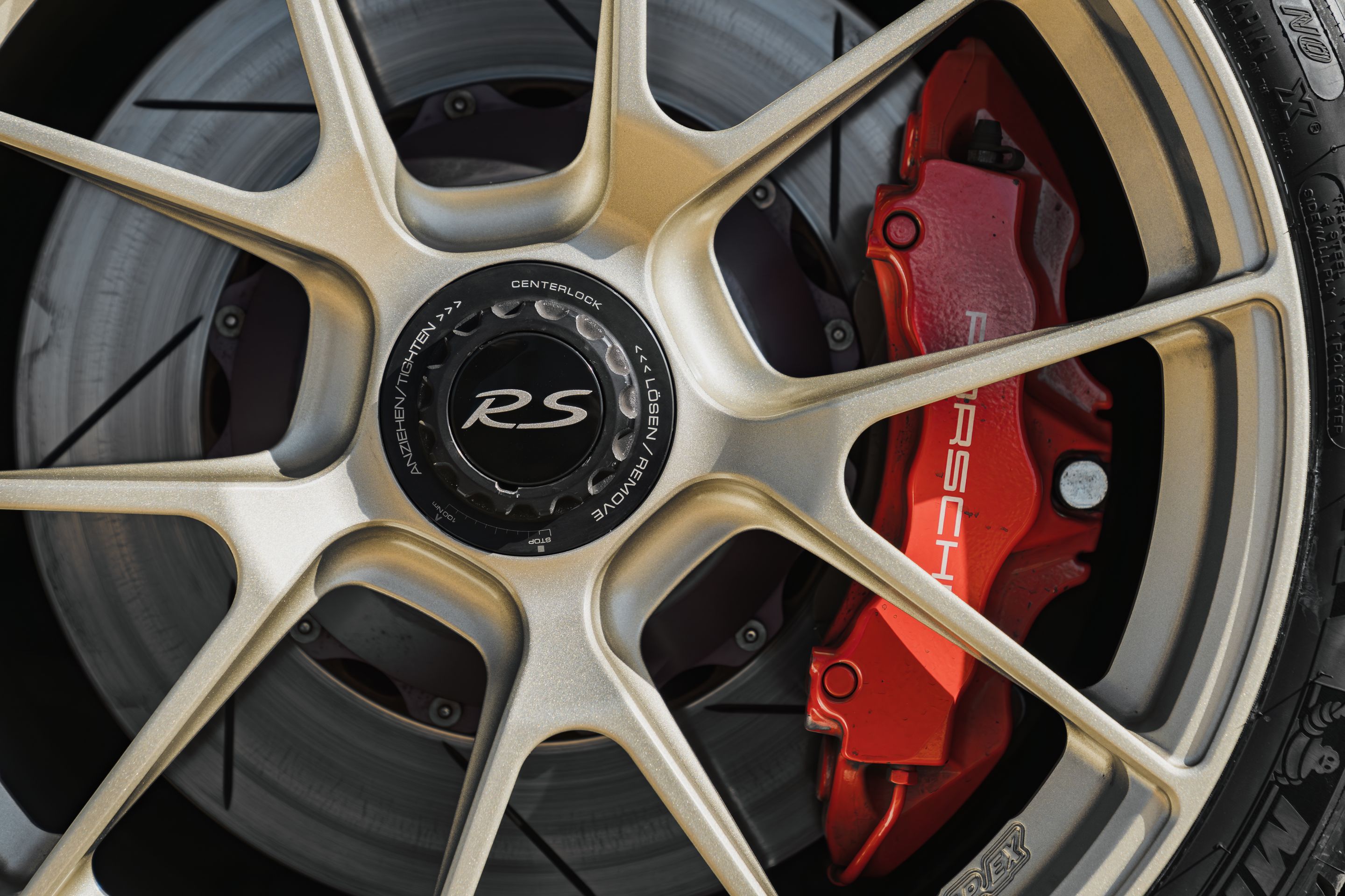 Blue Porsche 911 997 GT3 RS with 19" VS-5RS Apex wheels in Motorsport Gold