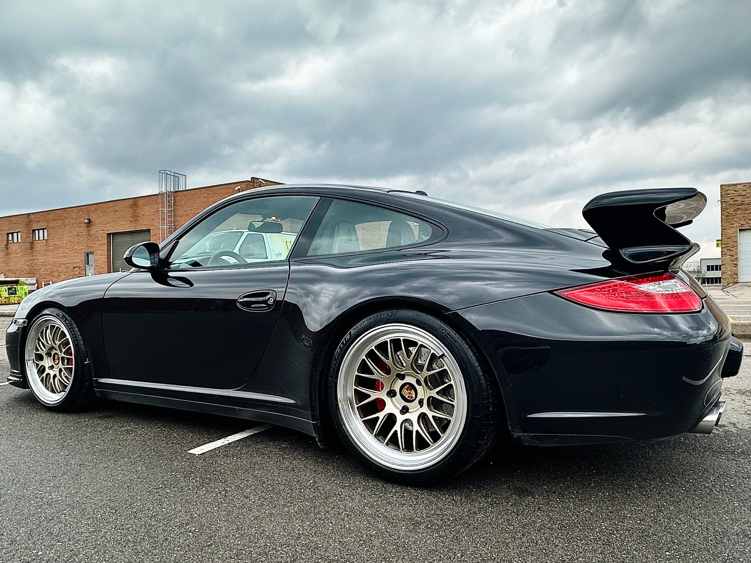 Black Porsche 911 997 Carrera 4S with 19" ML-10RT Apex wheels in Machined Lip Gloss Motorsport Gold